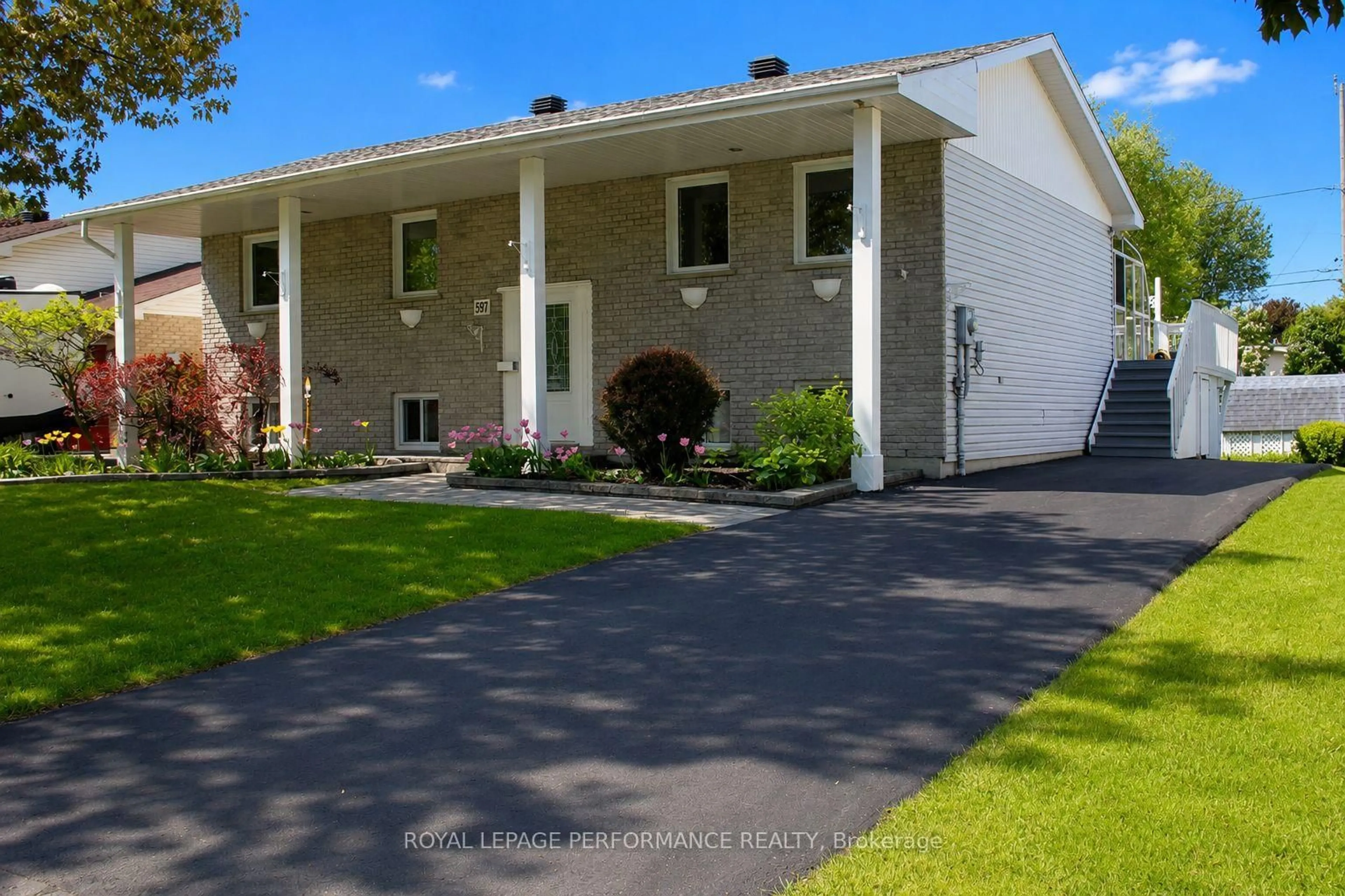 A pic from outside/outdoor area/front of a property/back of a property/a pic from drone, street for 597 Jase St, Cornwall Ontario K6H 7E9