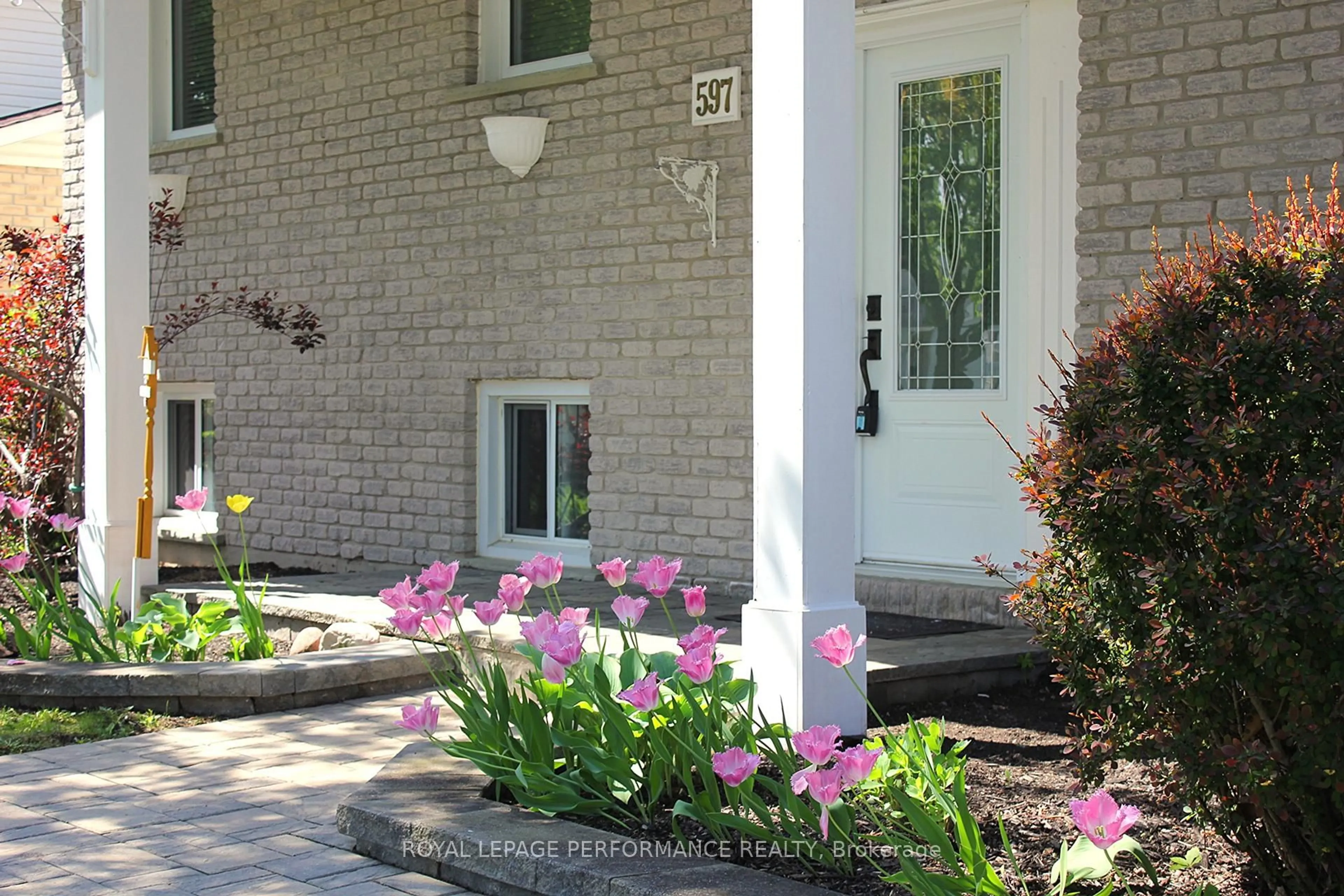 Indoor entryway for 597 Jase St, Cornwall Ontario K6H 7E9