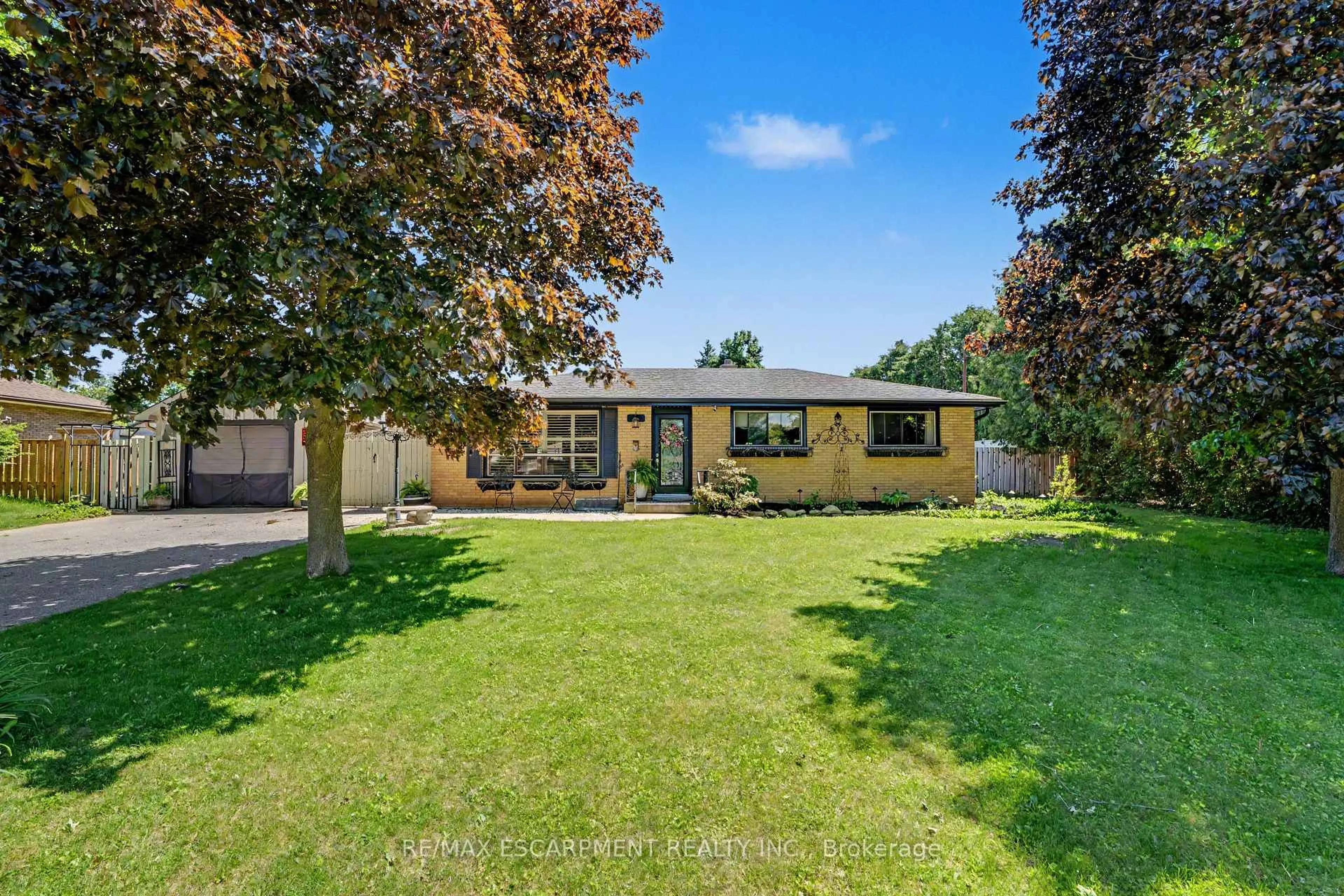 A pic from outside/outdoor area/front of a property/back of a property/a pic from drone, street for 52 Lorne Ave, Brant Ontario N0E 1A0