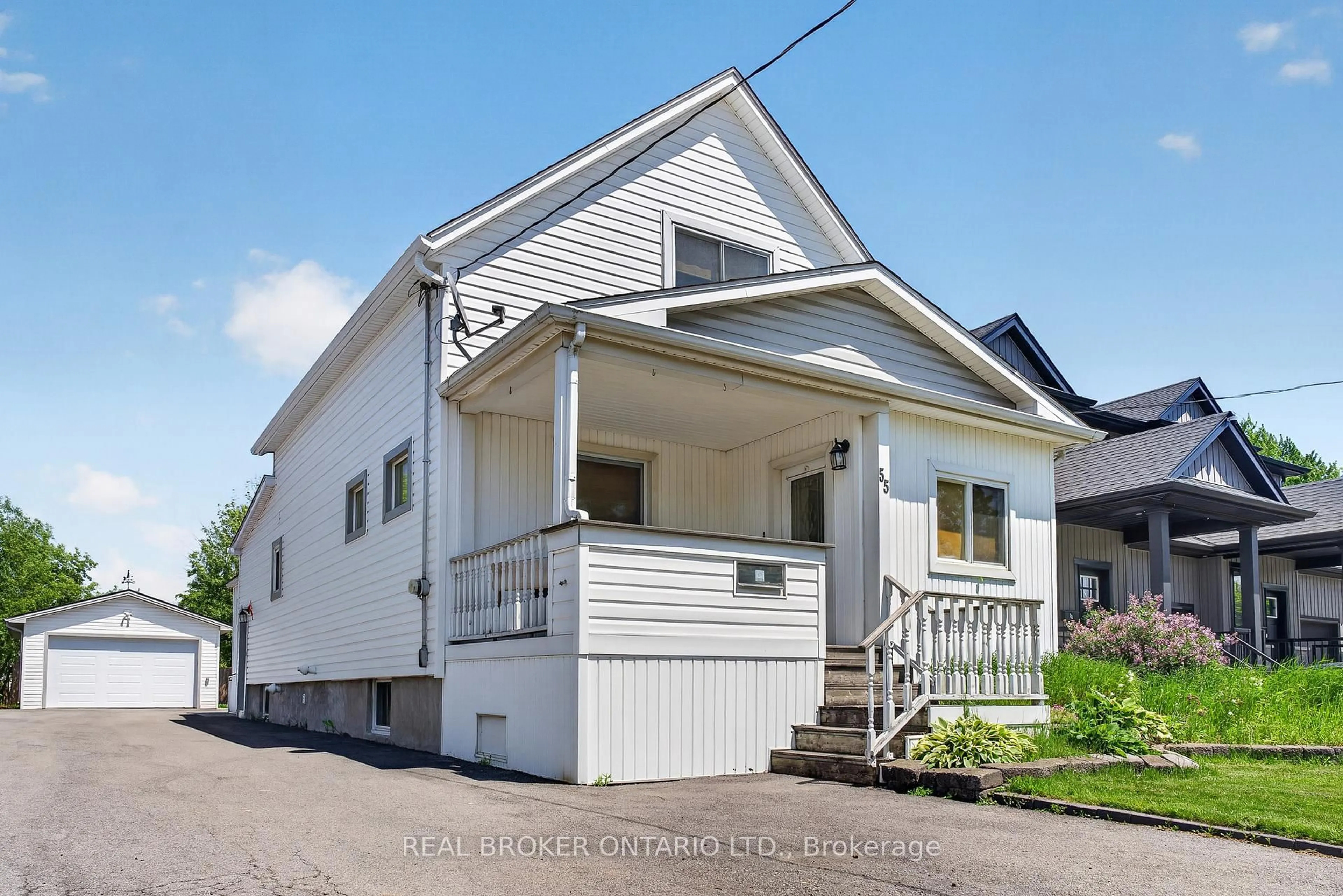 Home with vinyl exterior material, street for 55 Merigold St, St. Catharines Ontario L2S 2N6
