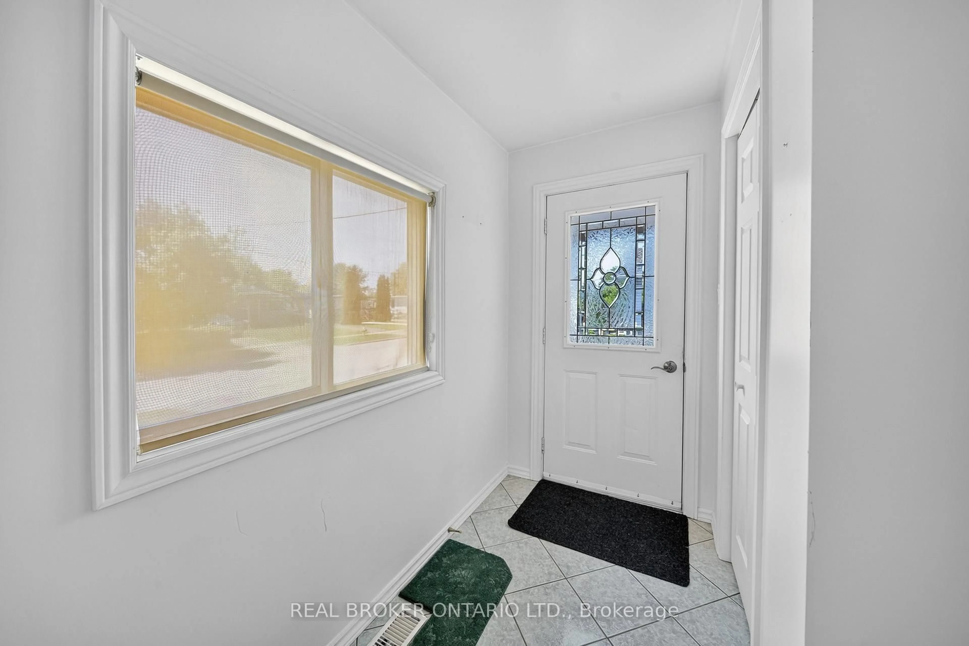Indoor entryway for 55 Merigold St, St. Catharines Ontario L2S 2N6