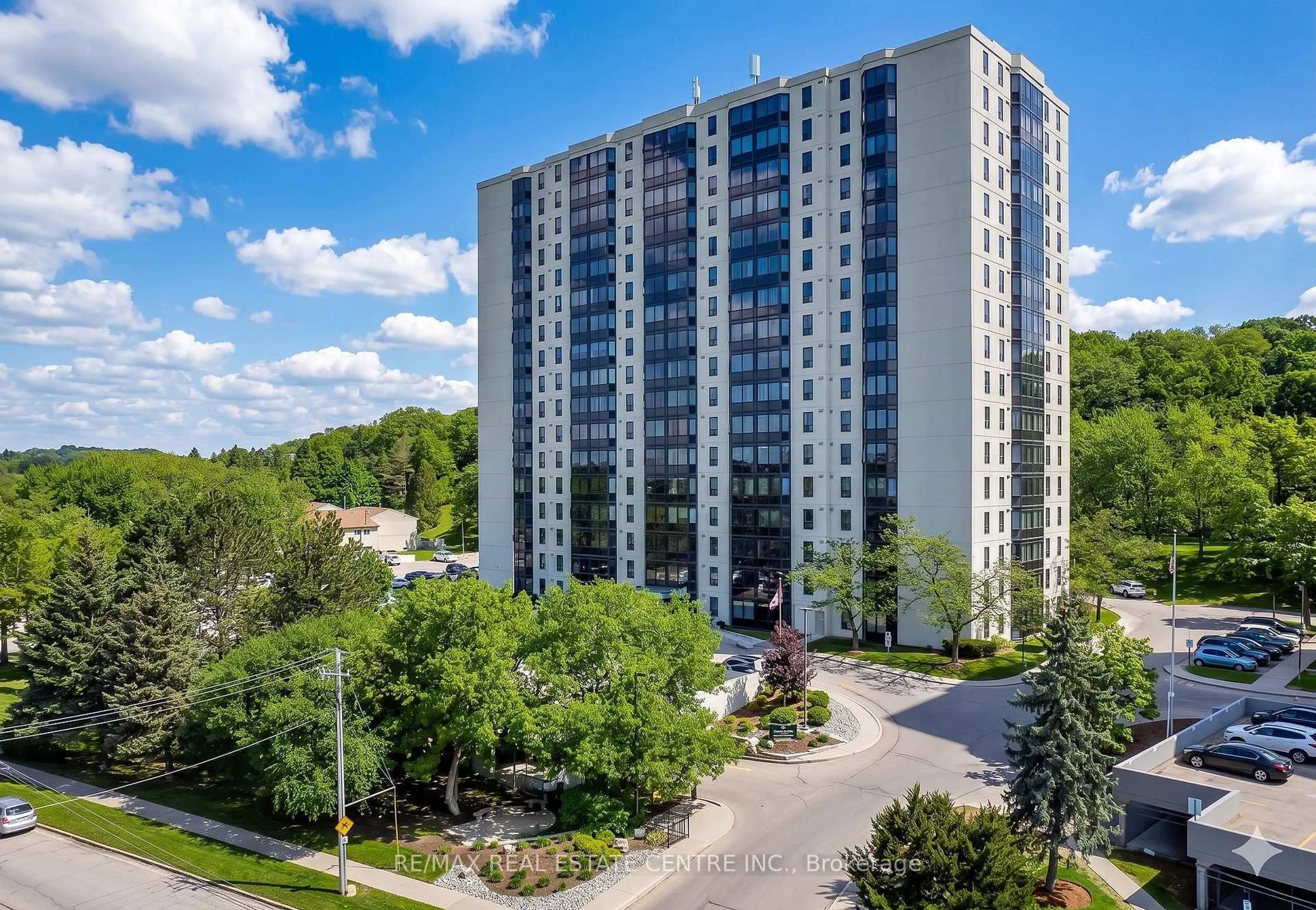 A pic from outside/outdoor area/front of a property/back of a property/a pic from drone, city buildings view from balcony for 35 Green Valley Dr #103, Kitchener Ontario N2P 2A5