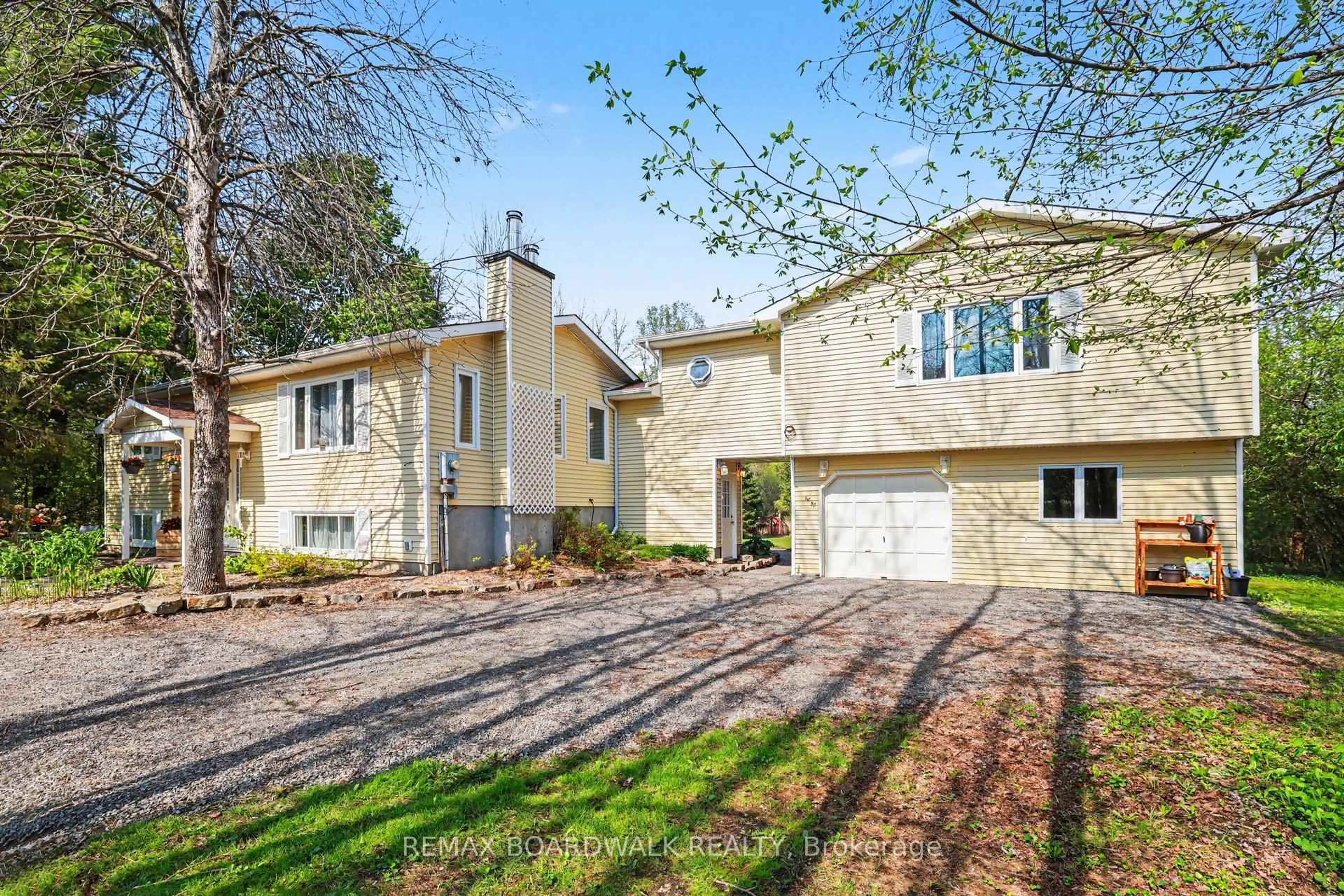 Home with brick exterior material, street for 952 County 18 Rd, North Grenville Ontario K0G 1S0