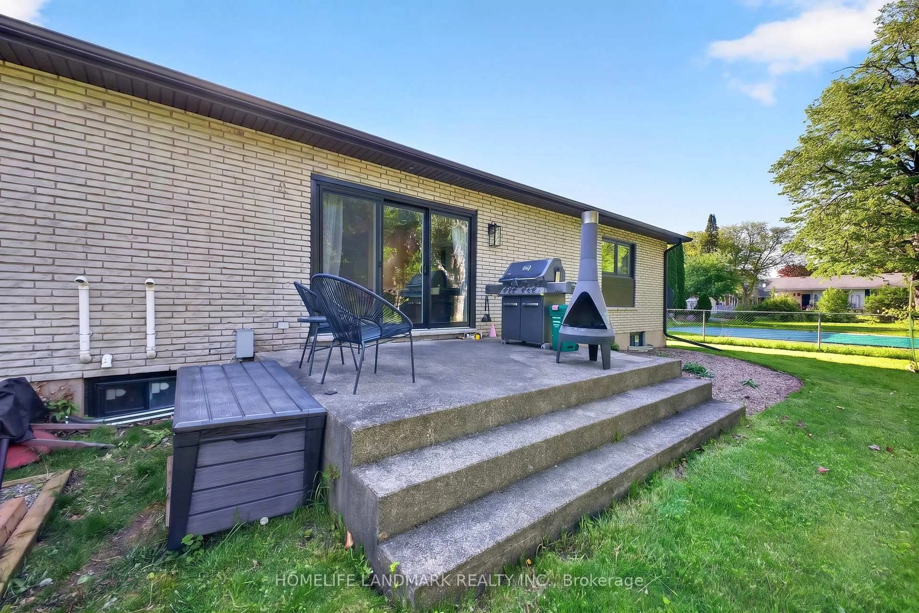 Patio, unknown for 7123 McMillan Dr, Niagara Falls Ontario L2G 2N1