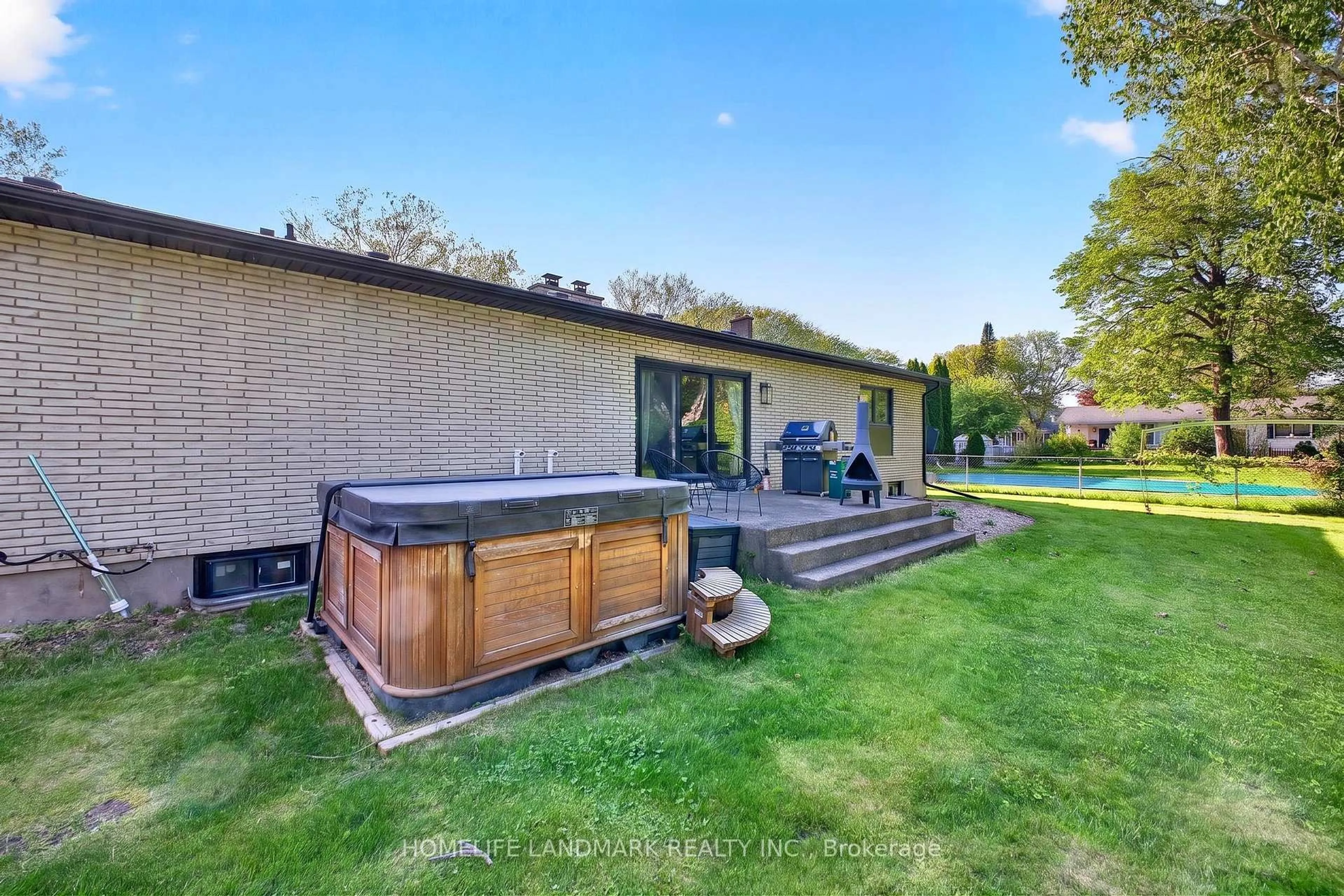 Patio, water/lake/river/ocean view for 7123 McMillan Dr, Niagara Falls Ontario L2G 2N1
