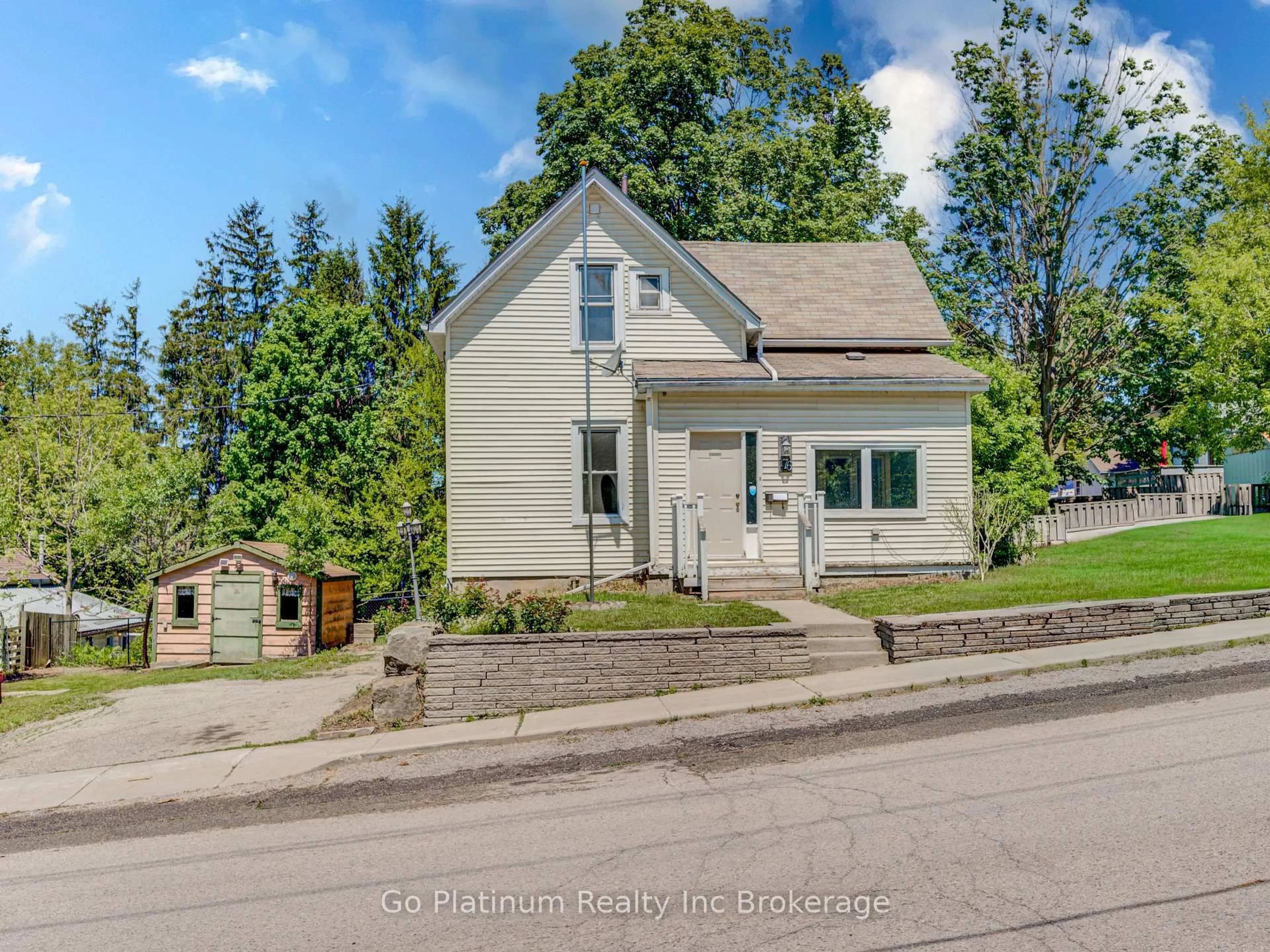 A pic from outside/outdoor area/front of a property/back of a property/a pic from drone, street for 176 Ann St, Ingersoll Ontario N5C 2G6