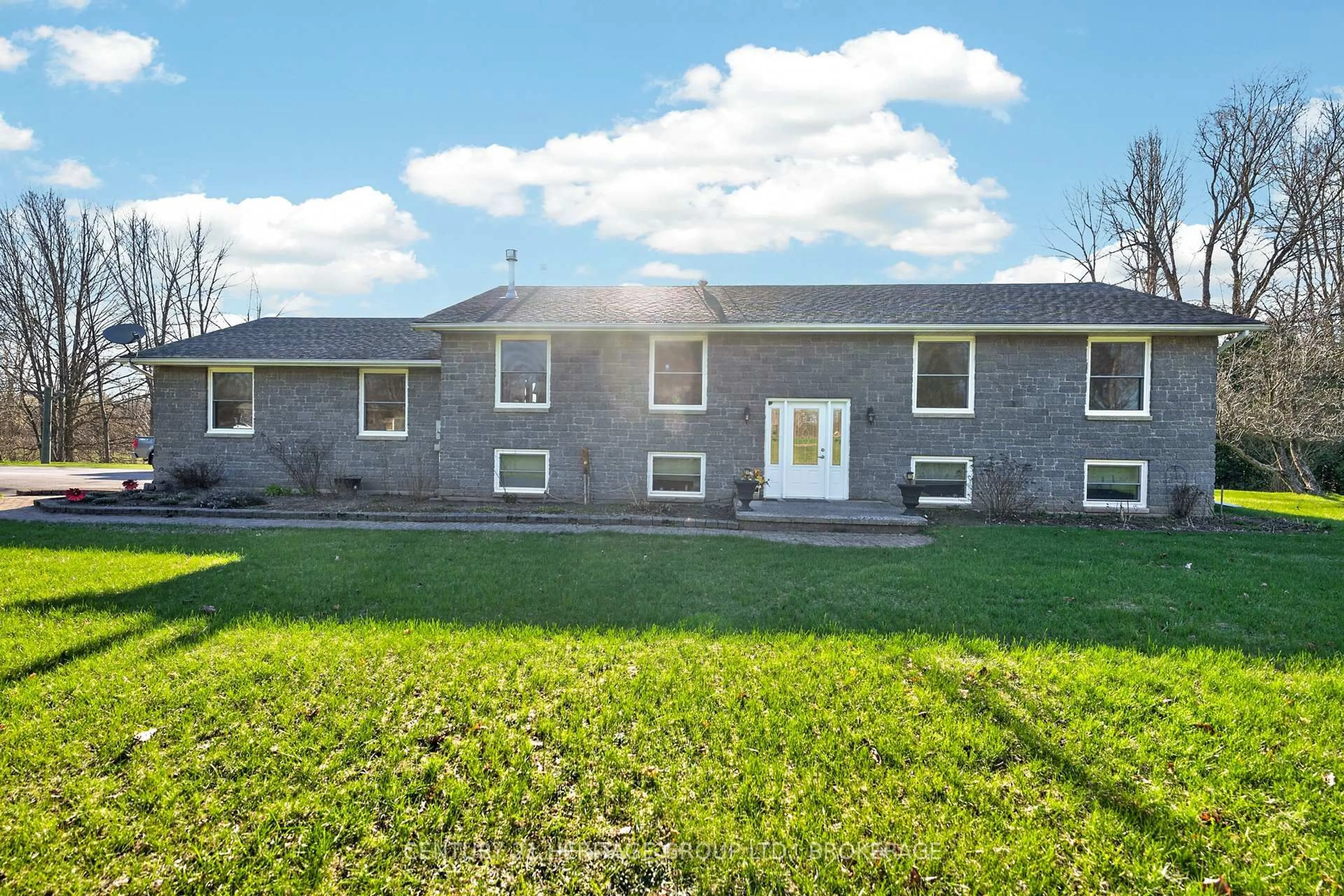 A pic from outside/outdoor area/front of a property/back of a property/a pic from drone, building for 191 Emerson Rd, Belleville Ontario K0K 2Y0