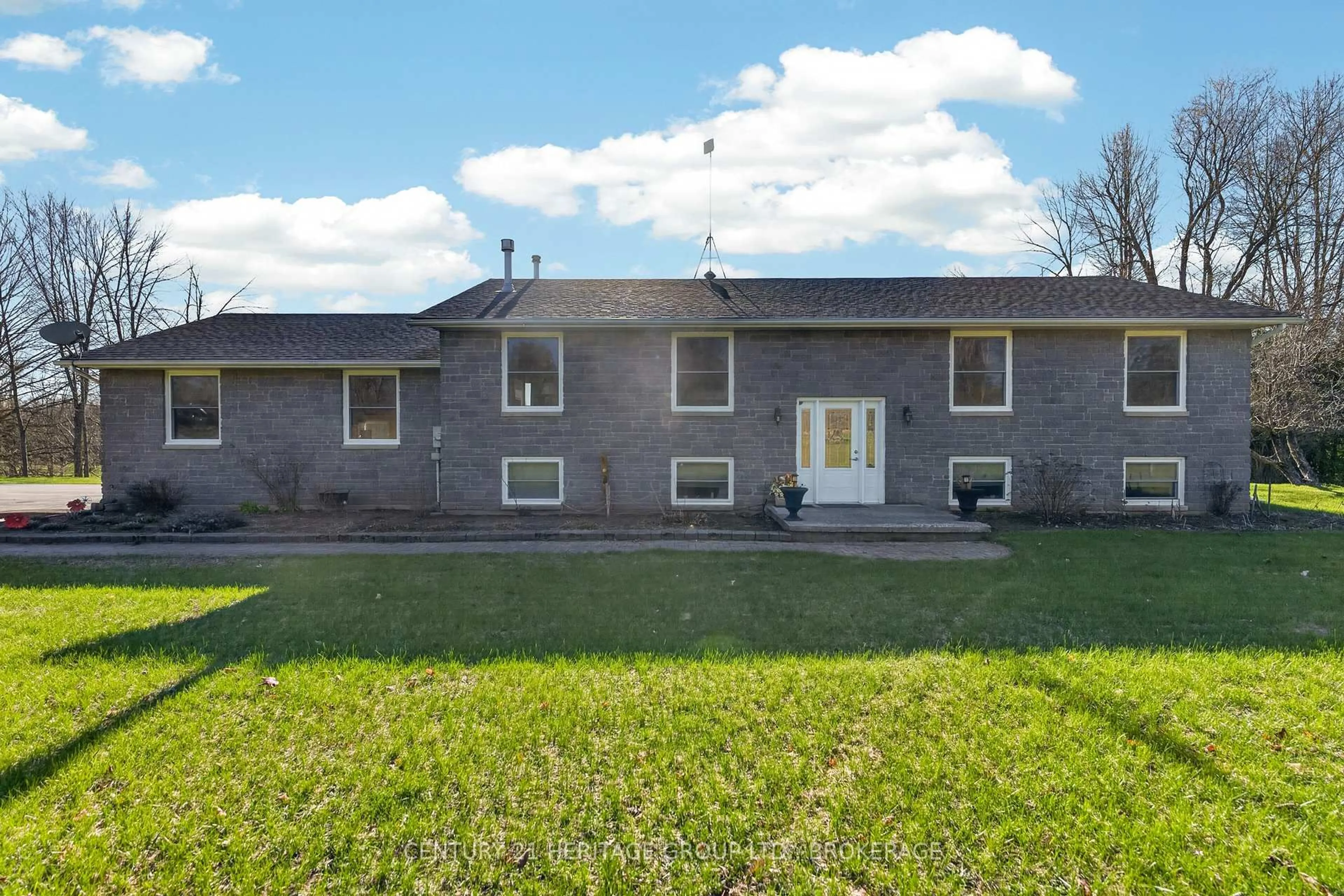 A pic from outside/outdoor area/front of a property/back of a property/a pic from drone, building for 191 Emerson Rd, Belleville Ontario K0K 2Y0