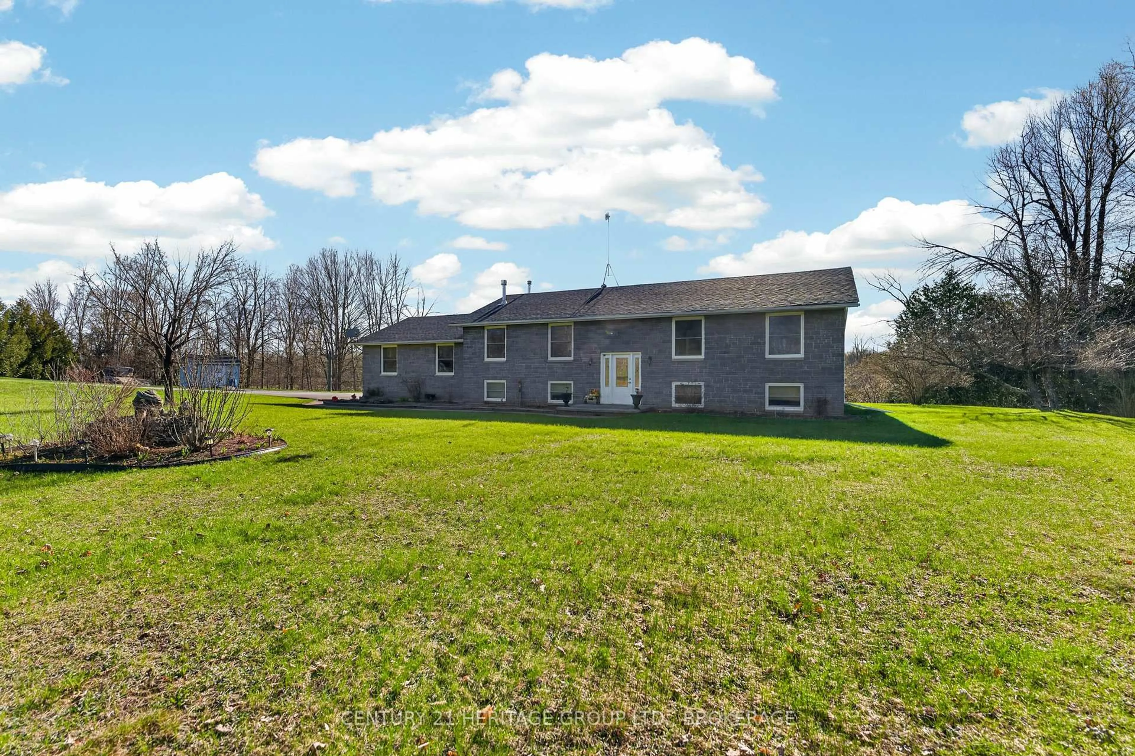 A pic from outside/outdoor area/front of a property/back of a property/a pic from drone, building for 191 Emerson Rd, Belleville Ontario K0K 2Y0