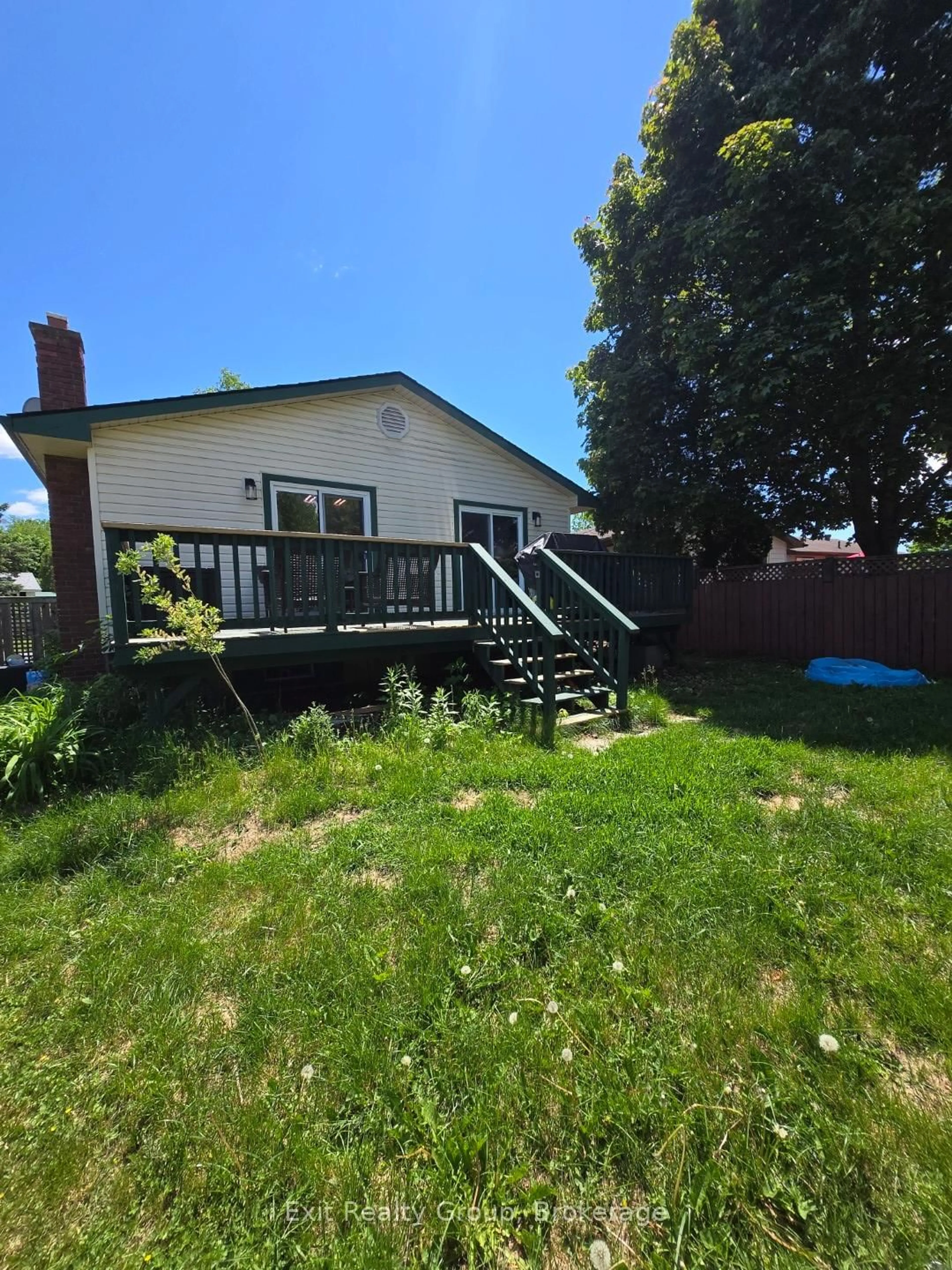 A pic from outside/outdoor area/front of a property/back of a property/a pic from drone, street for 116 Nicholas St, Quinte West Ontario K8V 6B2