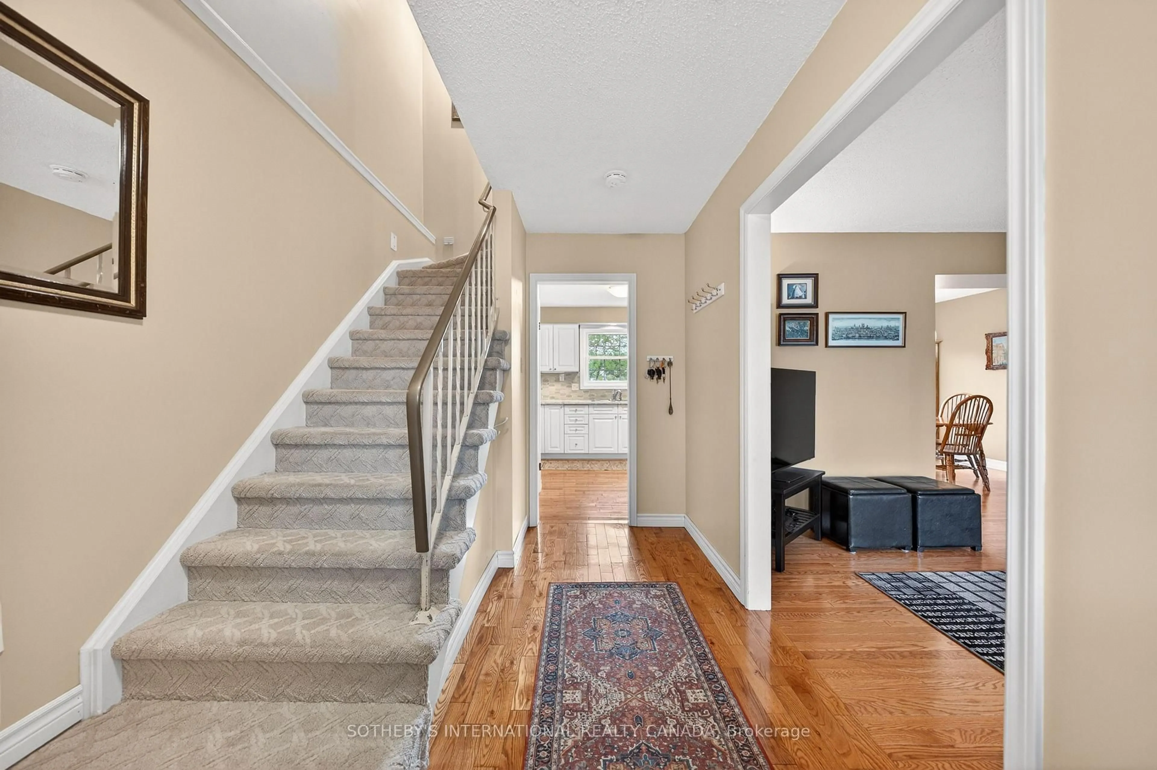 Indoor entryway for 145 Westchester Dr, Kitchener Ontario N2B 3L6