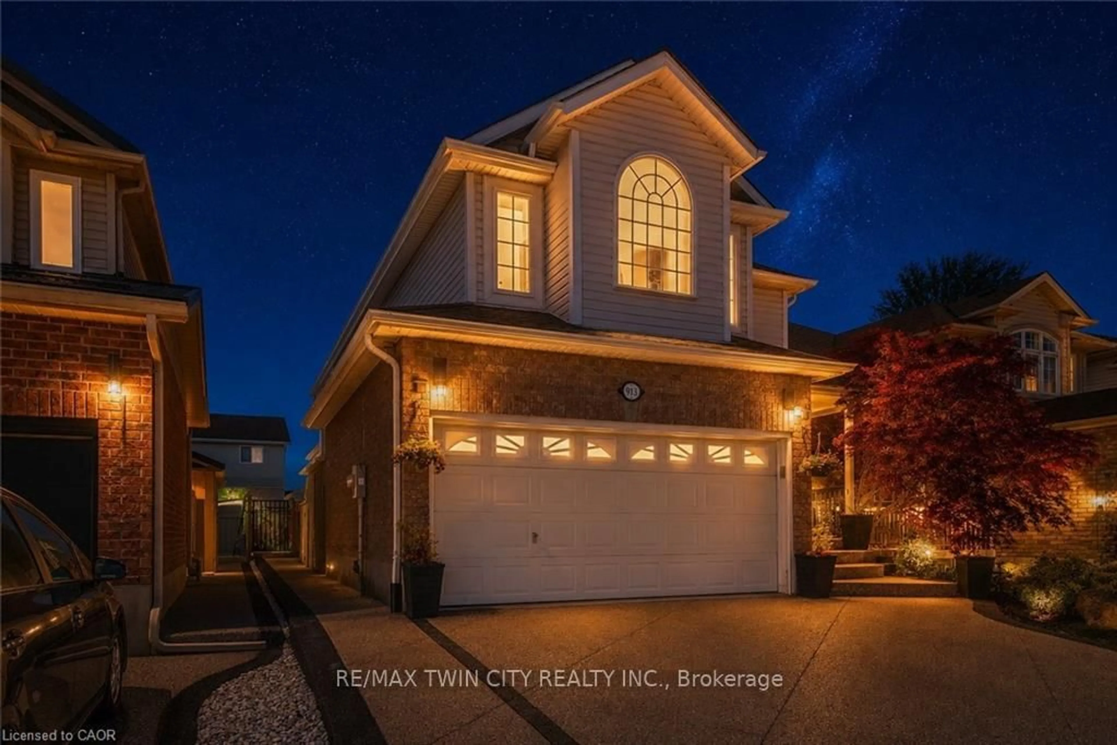 Home with brick exterior material, street for 913 COPPER LEAF Cres, Kitchener Ontario N2E 3W1