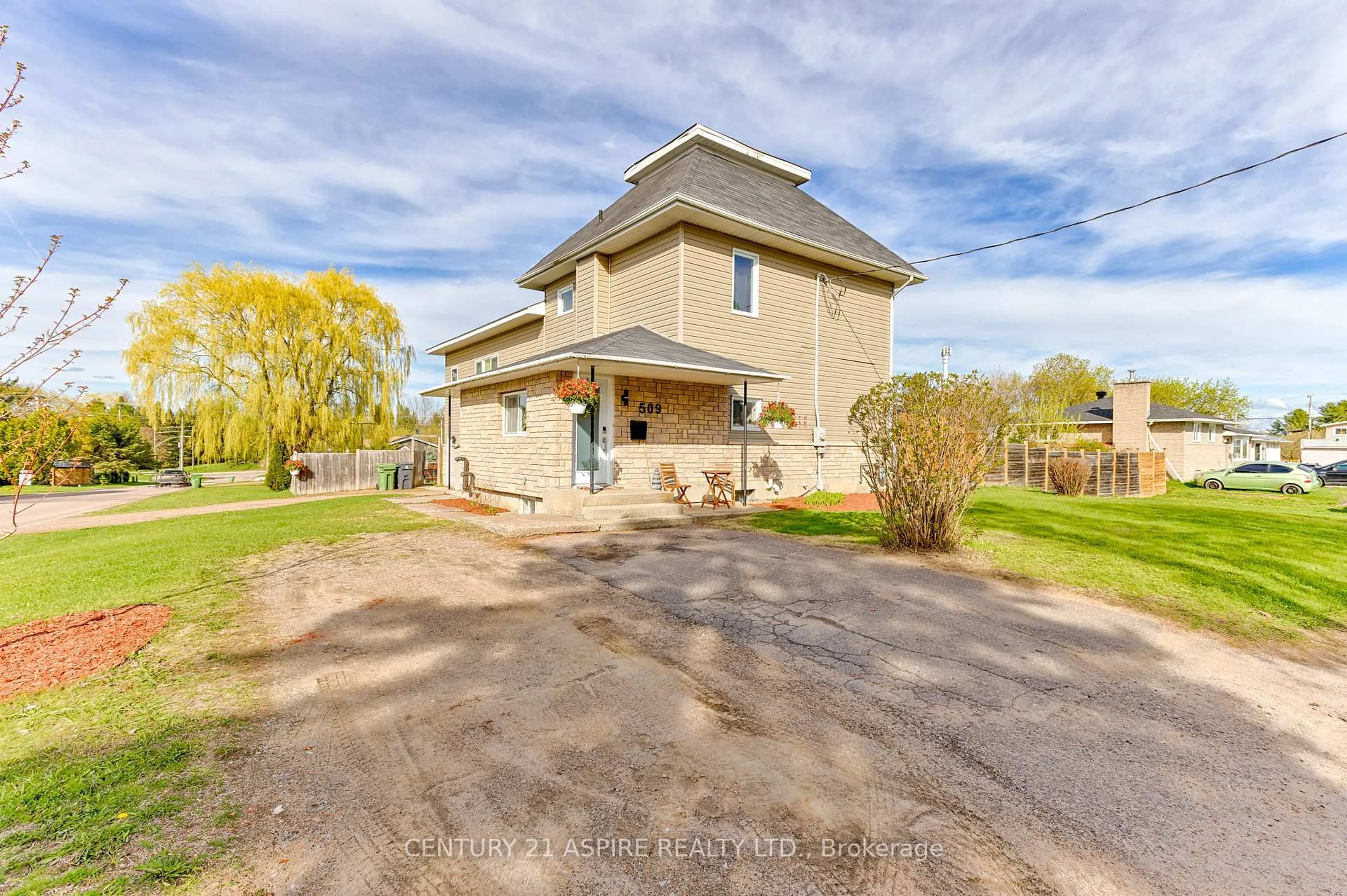 A pic from outside/outdoor area/front of a property/back of a property/a pic from drone, water/lake/river/ocean view for 509 Roy St, Pembroke Ontario K8A 6R1