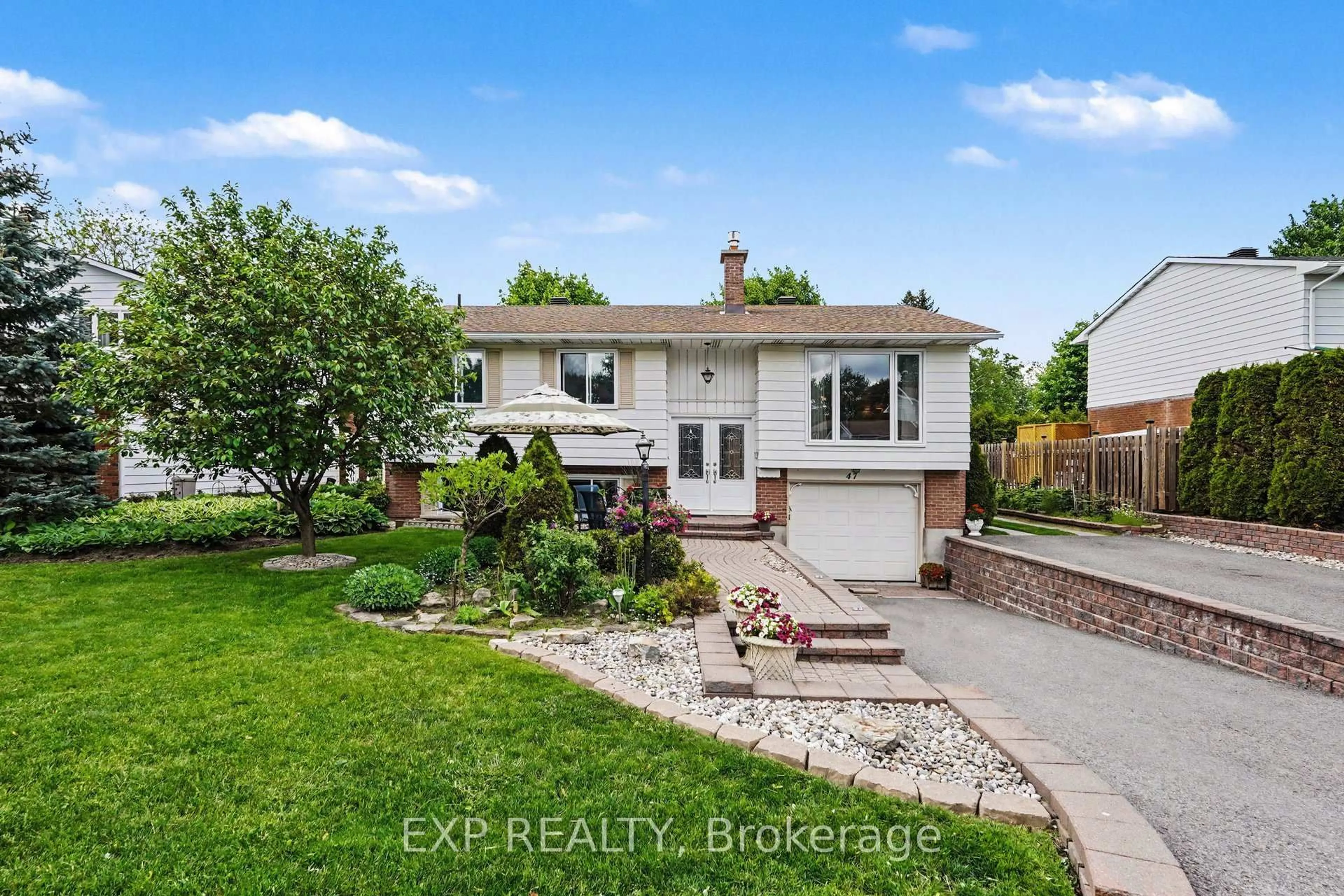 A pic from outside/outdoor area/front of a property/back of a property/a pic from drone, street for 47 Langholm Cres, Ottawa Ontario K2J 2H1