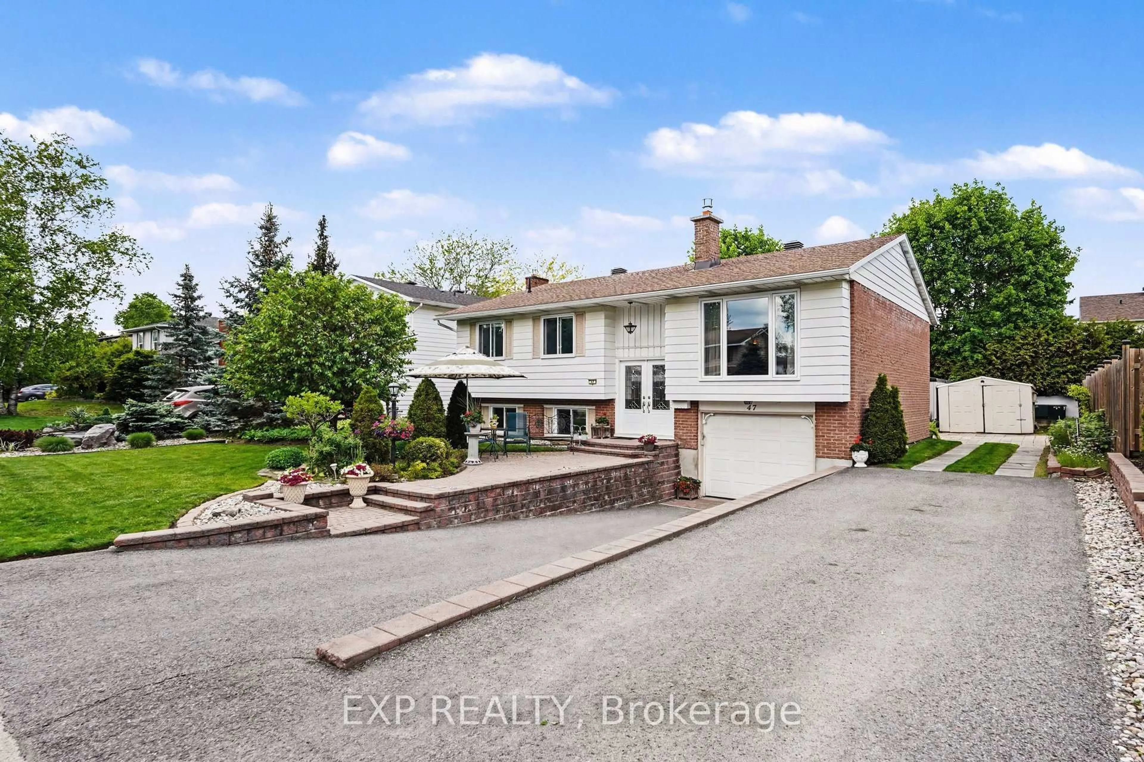 A pic from outside/outdoor area/front of a property/back of a property/a pic from drone, street for 47 Langholm Cres, Ottawa Ontario K2J 2H1