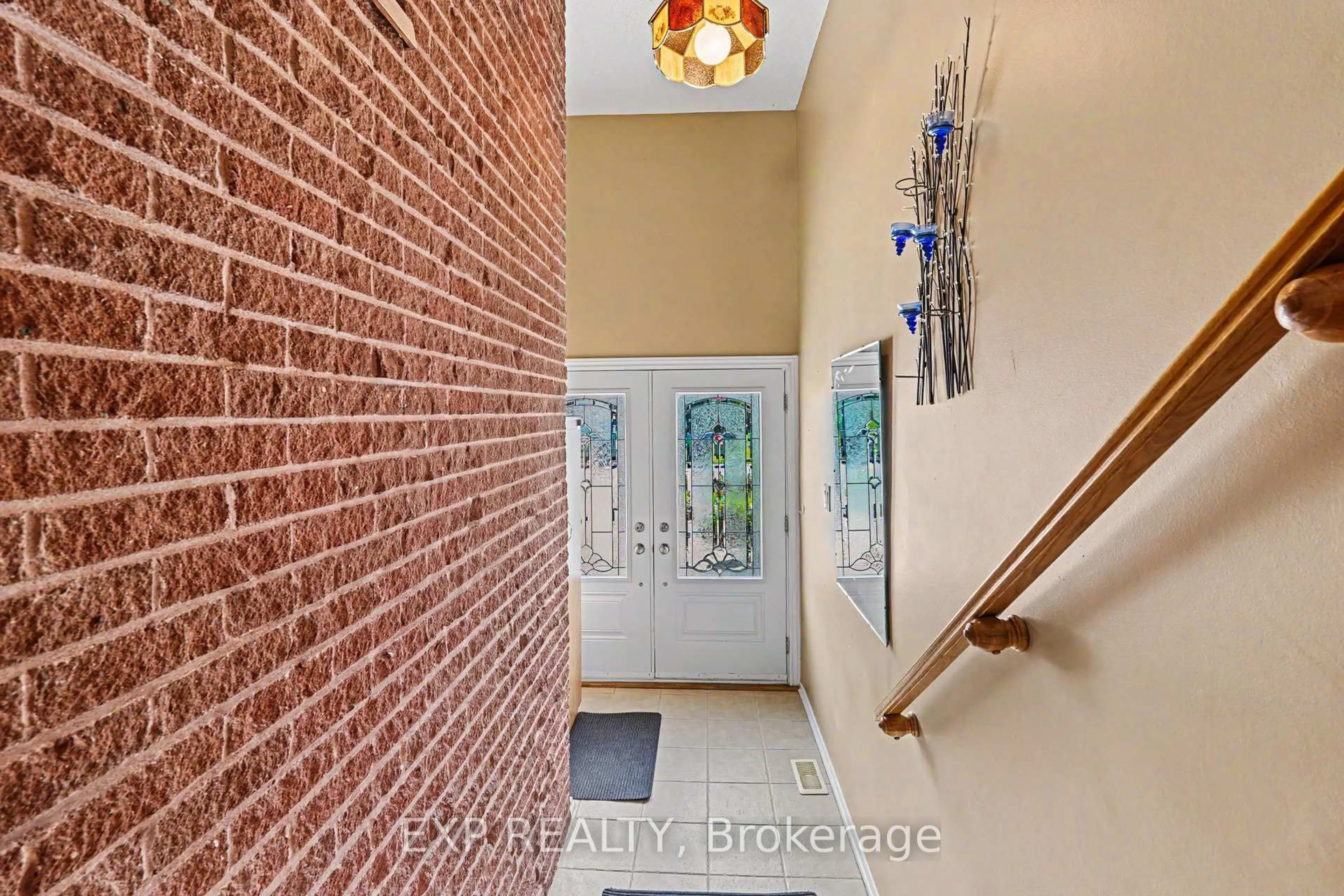Indoor entryway for 47 Langholm Cres, Ottawa Ontario K2J 2H1