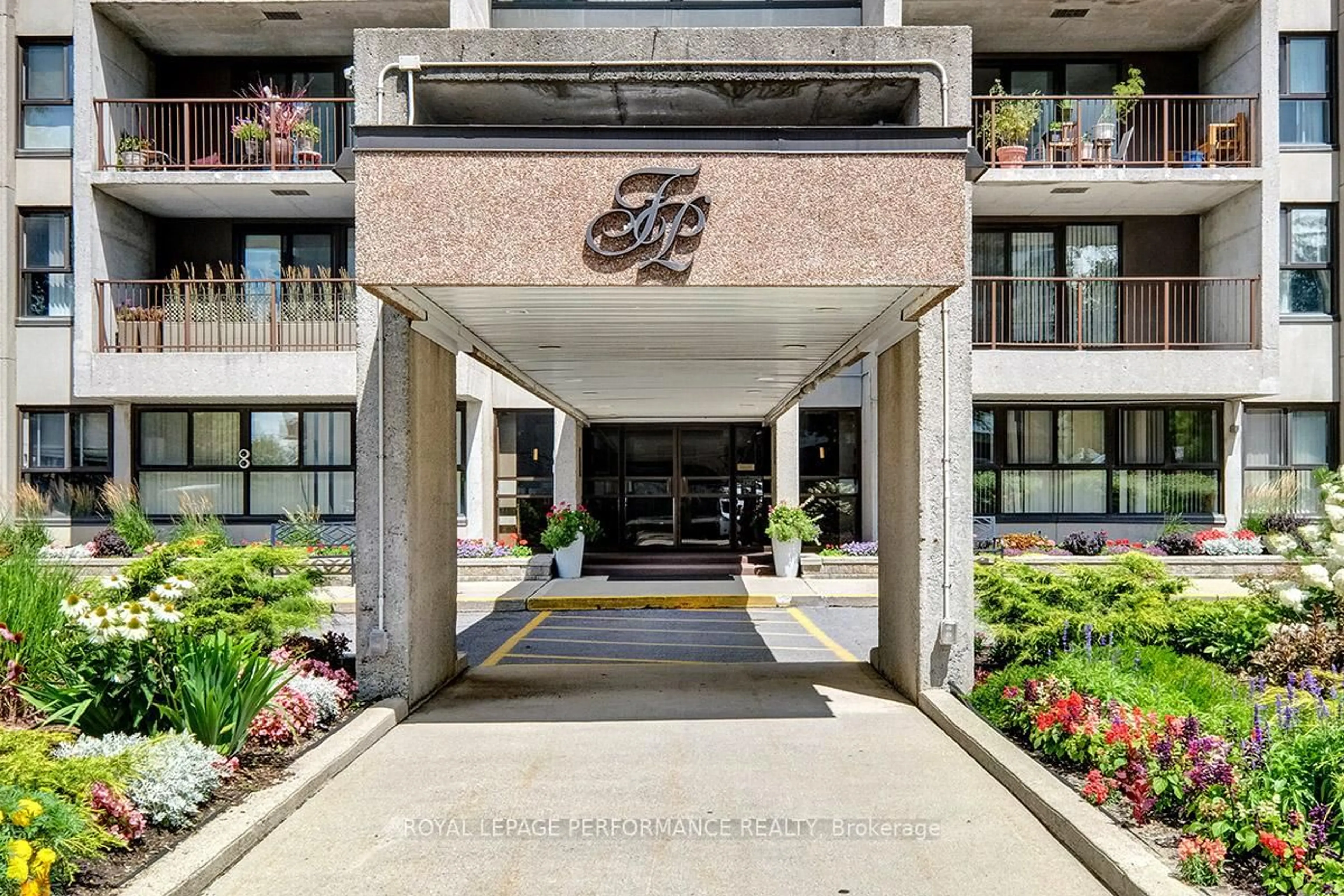 Indoor foyer for 1785 Frobisher Lane #2706, Ottawa Ontario K1G 3T7
