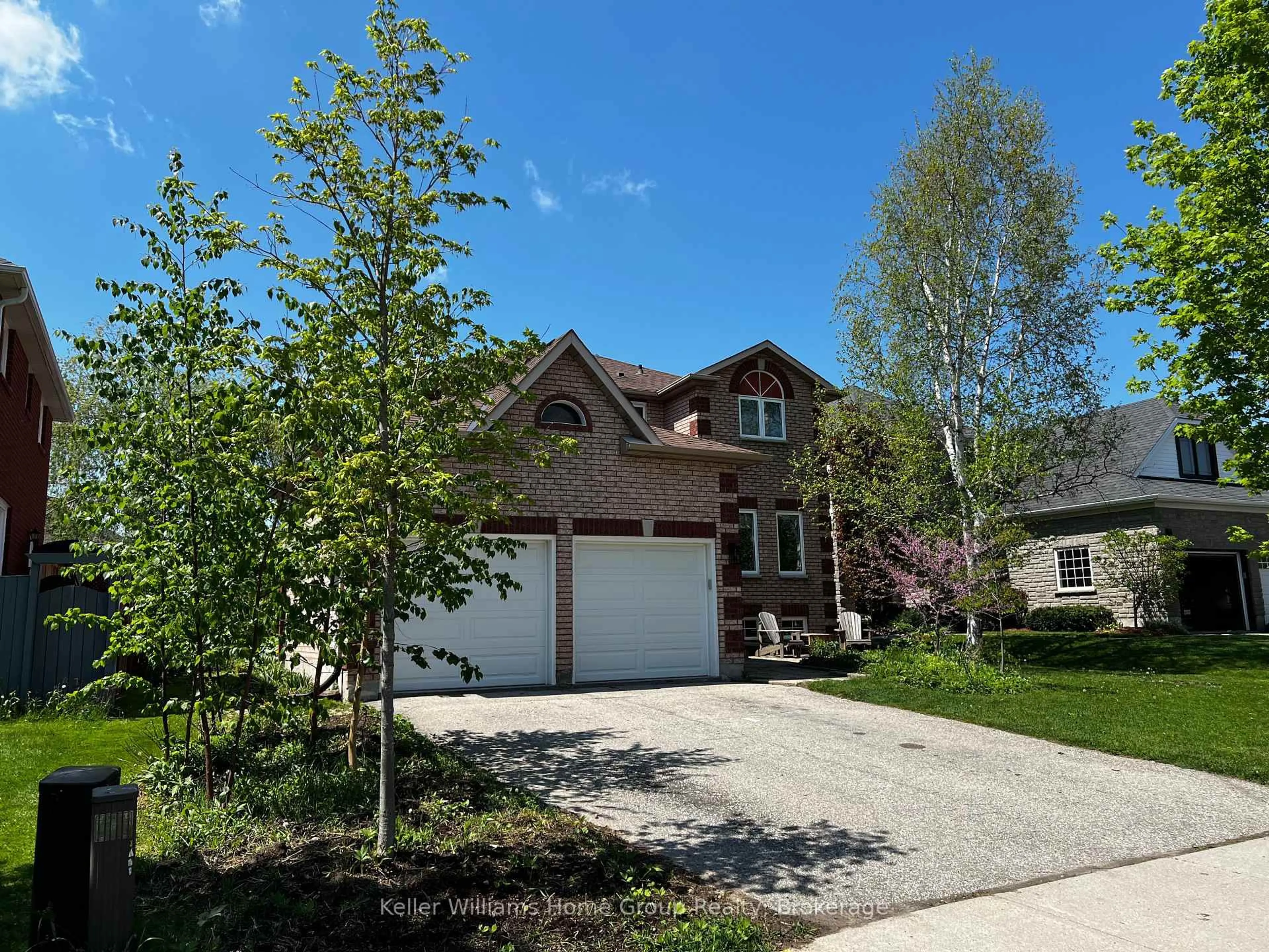 A pic from outside/outdoor area/front of a property/back of a property/a pic from drone, street for 304 Daniel Cres, Centre Wellington Ontario N0B 1S0