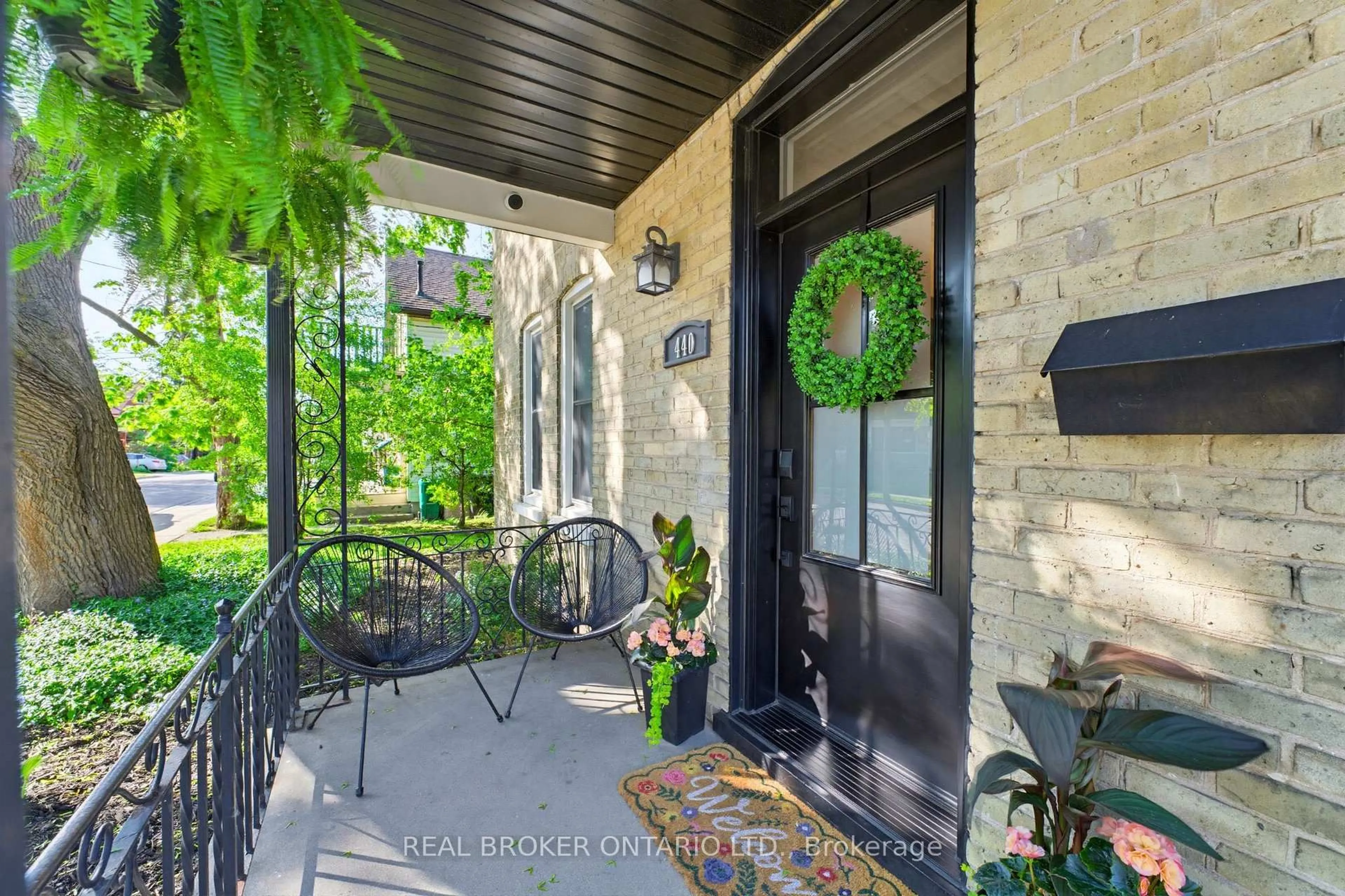 Indoor entryway for 440 Duke St, Kitchener Ontario N2H 3Y8