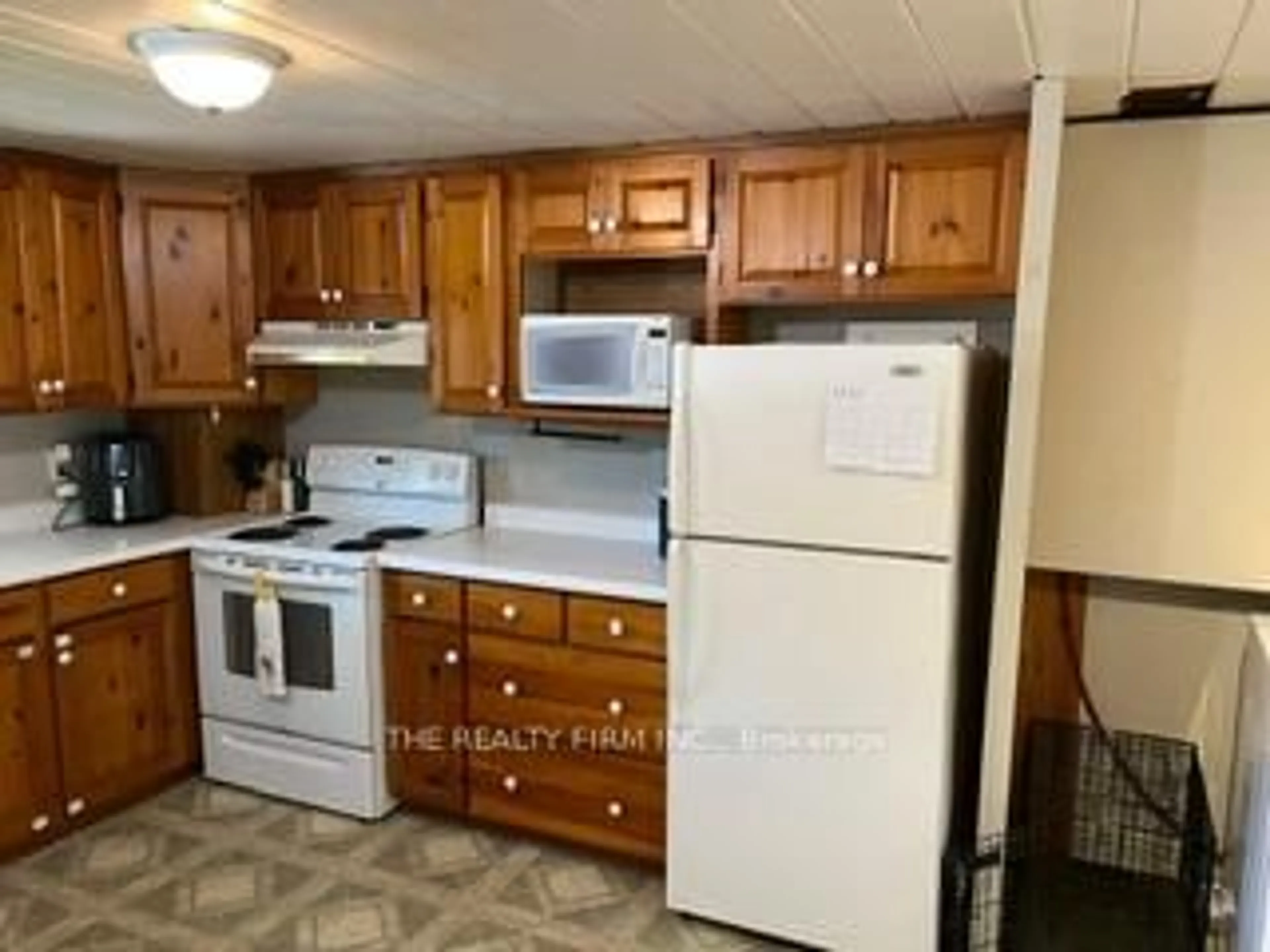 Standard kitchen, unknown for 173 Nile St, Stratford Ontario N5A 4E3