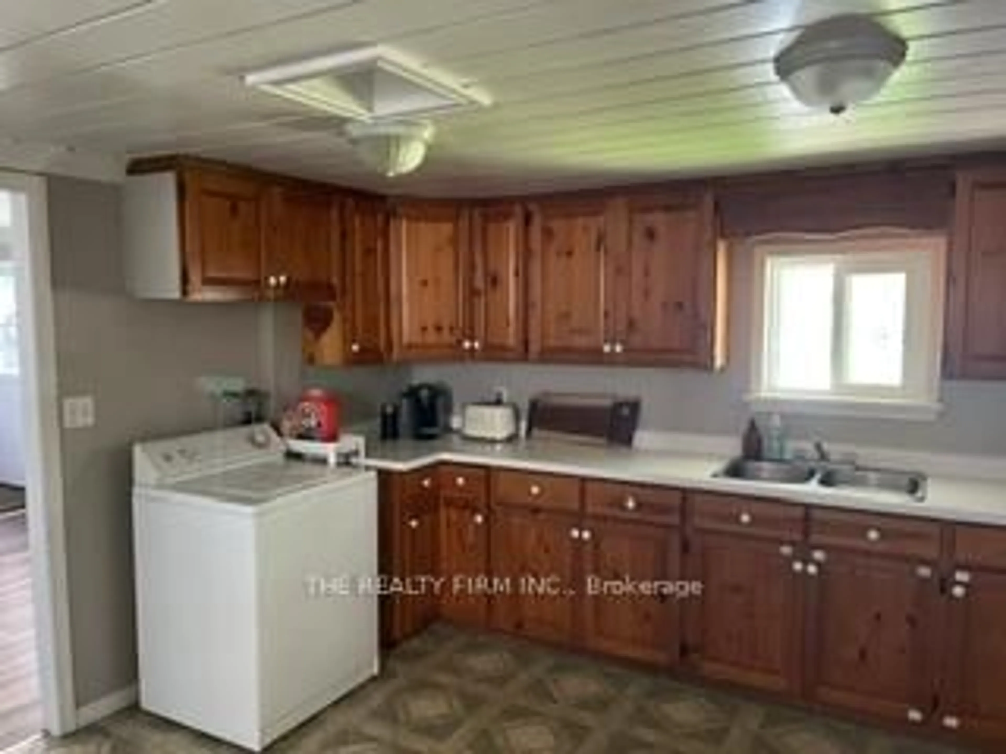 Standard kitchen, unknown for 173 Nile St, Stratford Ontario N5A 4E3