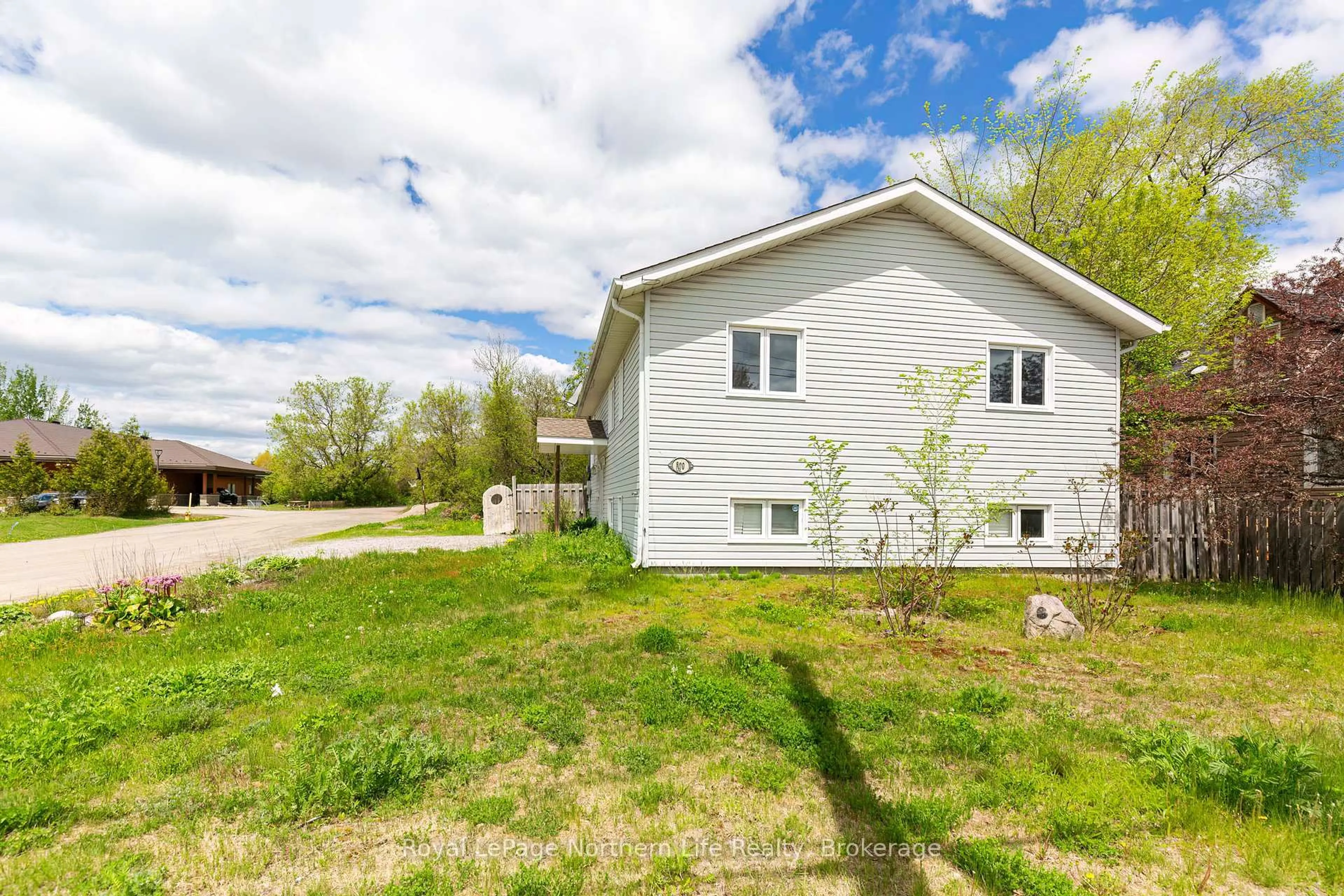 Unknown for 800 John St, North Bay Ontario P1B 2N4