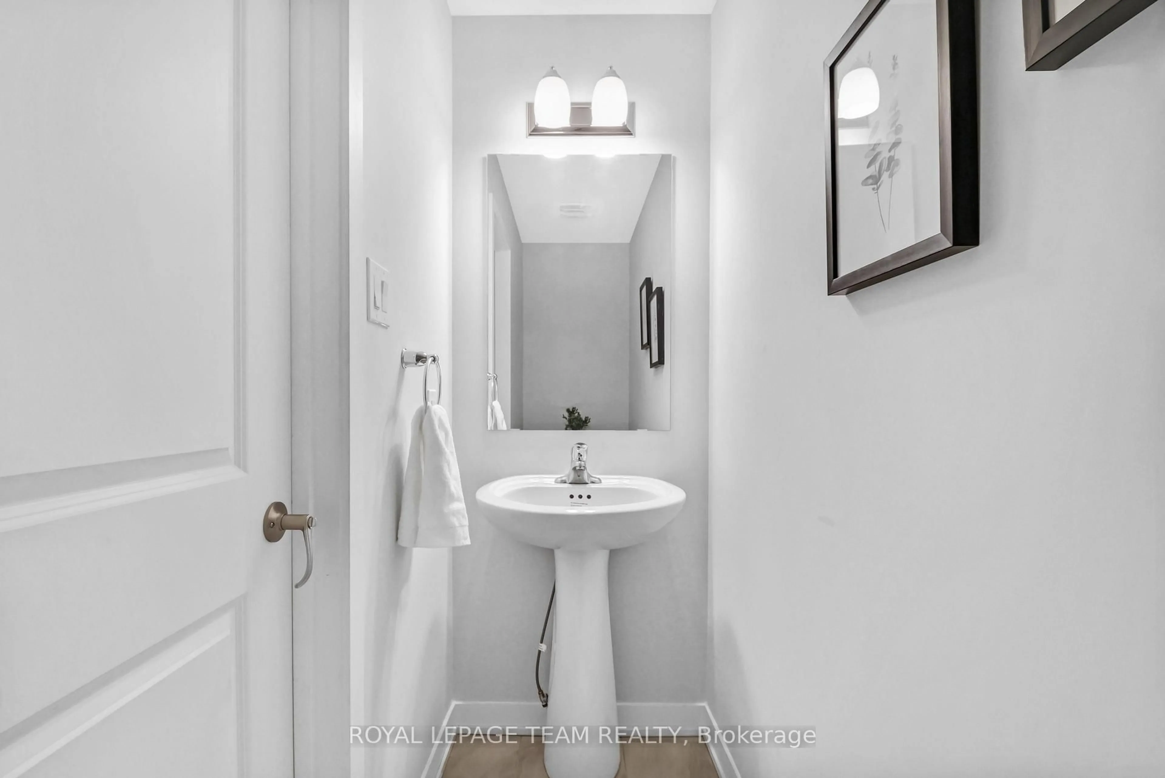 Standard bathroom, ceramic/tile floor for 416 Parnian Private, Ottawa Ontario K2J 7K6