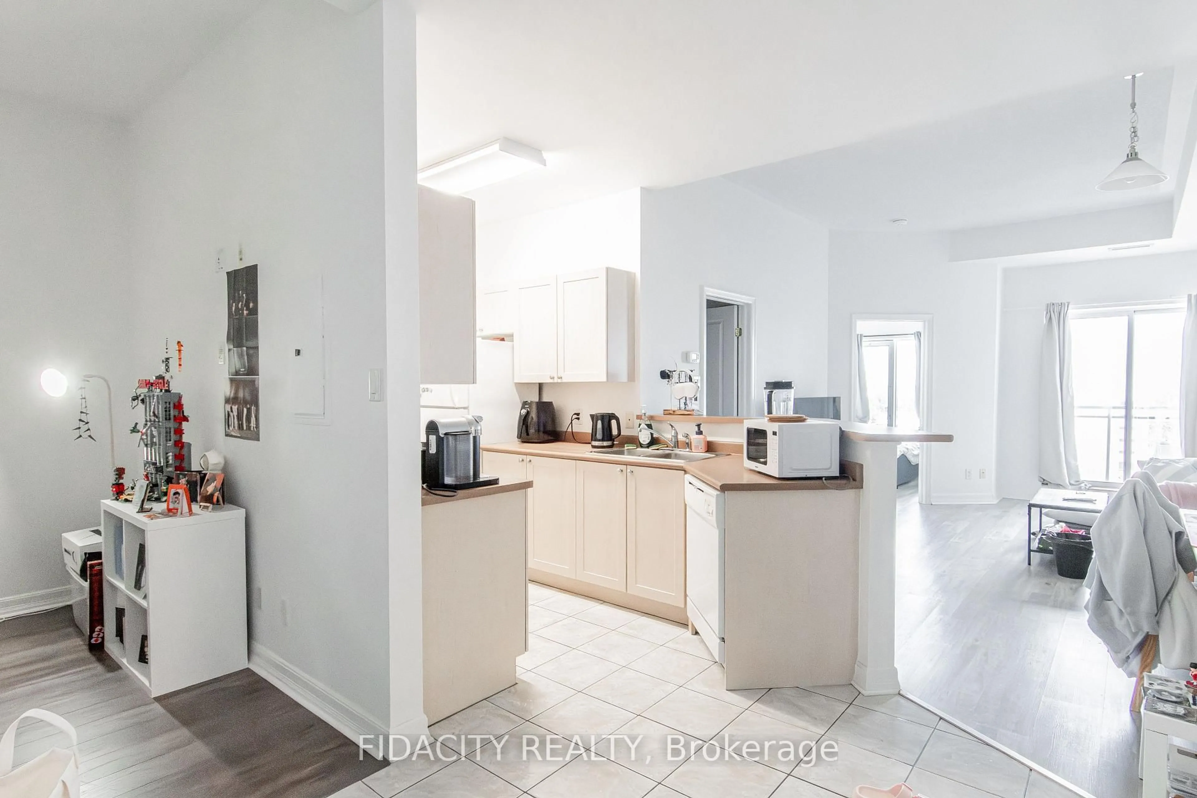 Contemporary kitchen, unknown for 310 Central Park Dr #10M, Ottawa Ontario K2C 4G4