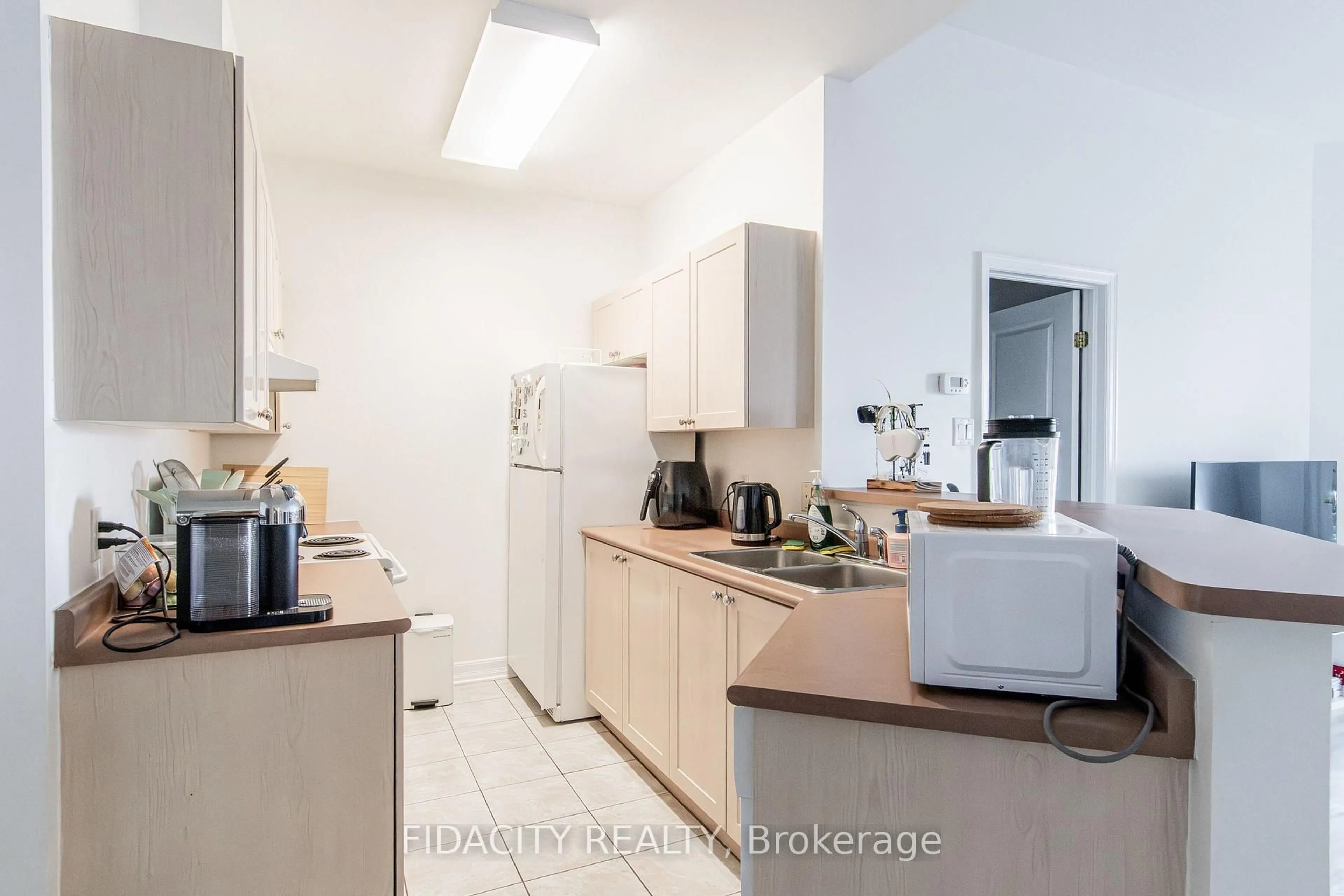 Standard kitchen, unknown for 310 Central Park Dr #10M, Ottawa Ontario K2C 4G4