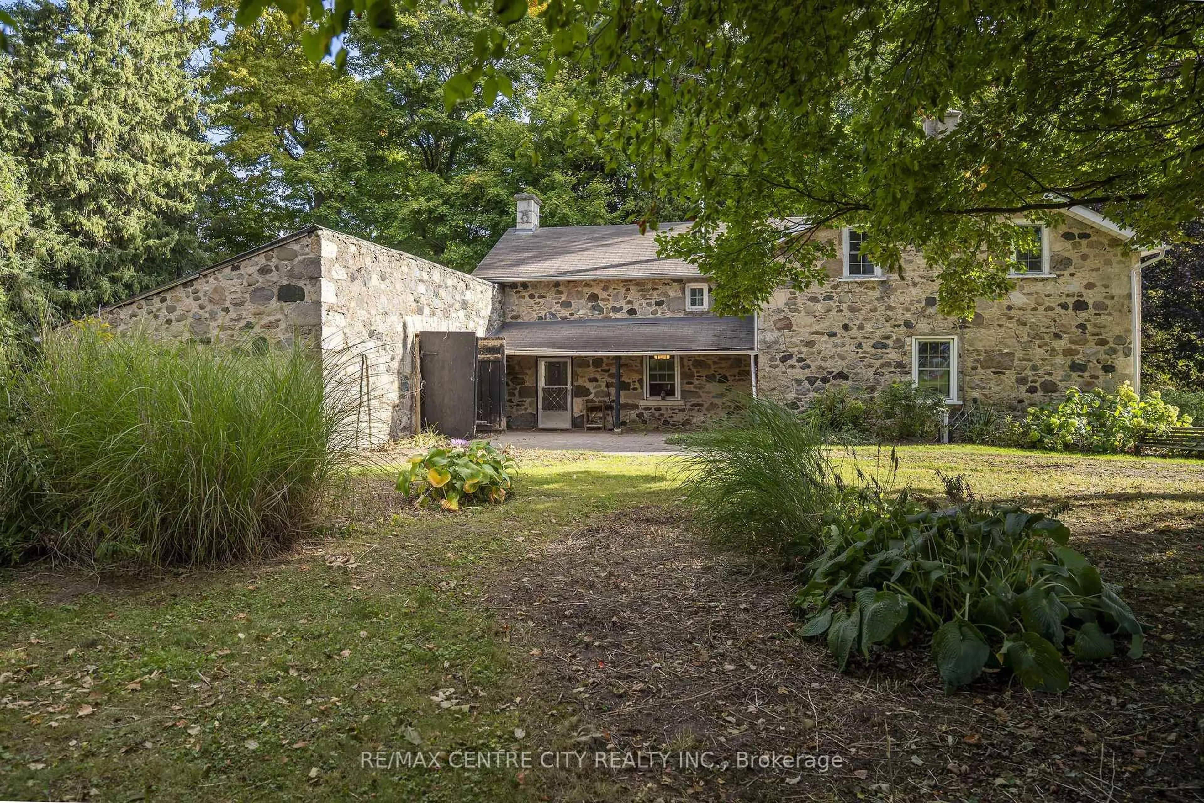 A pic from outside/outdoor area/front of a property/back of a property/a pic from drone, street for 5512 Township Rd 3, Guelph/Eramosa Ontario N0B 2M0