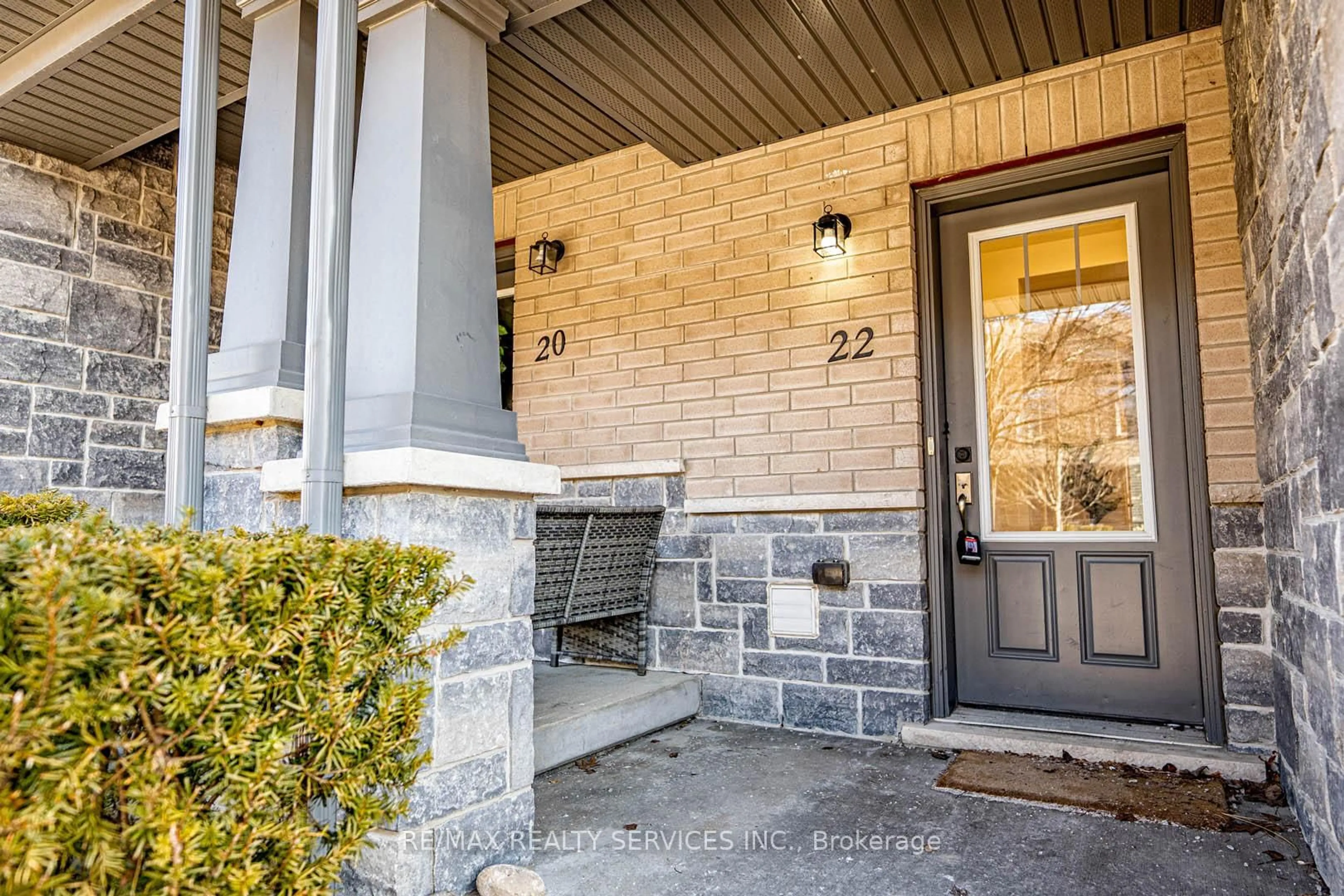 Indoor entryway for 22 Arlington Cres #22, Guelph Ontario N1L 0K9