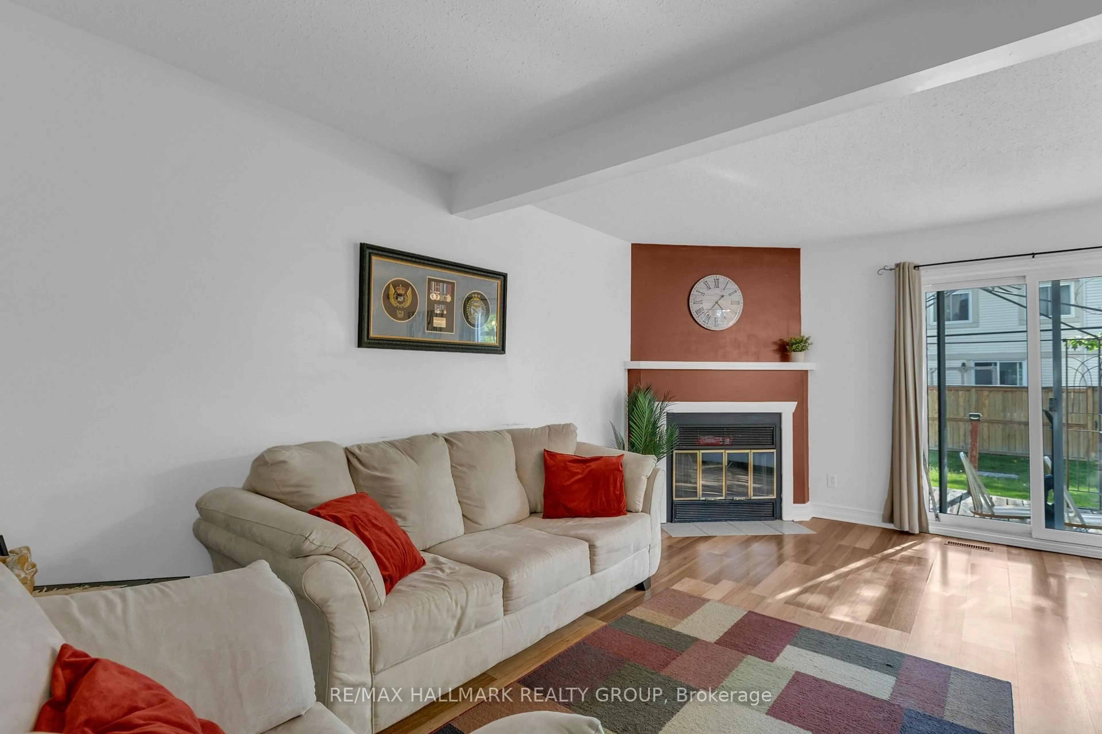 Living room with furniture, unknown for 521 Canotia Pl #42, Orleans Ontario K4A 2J2