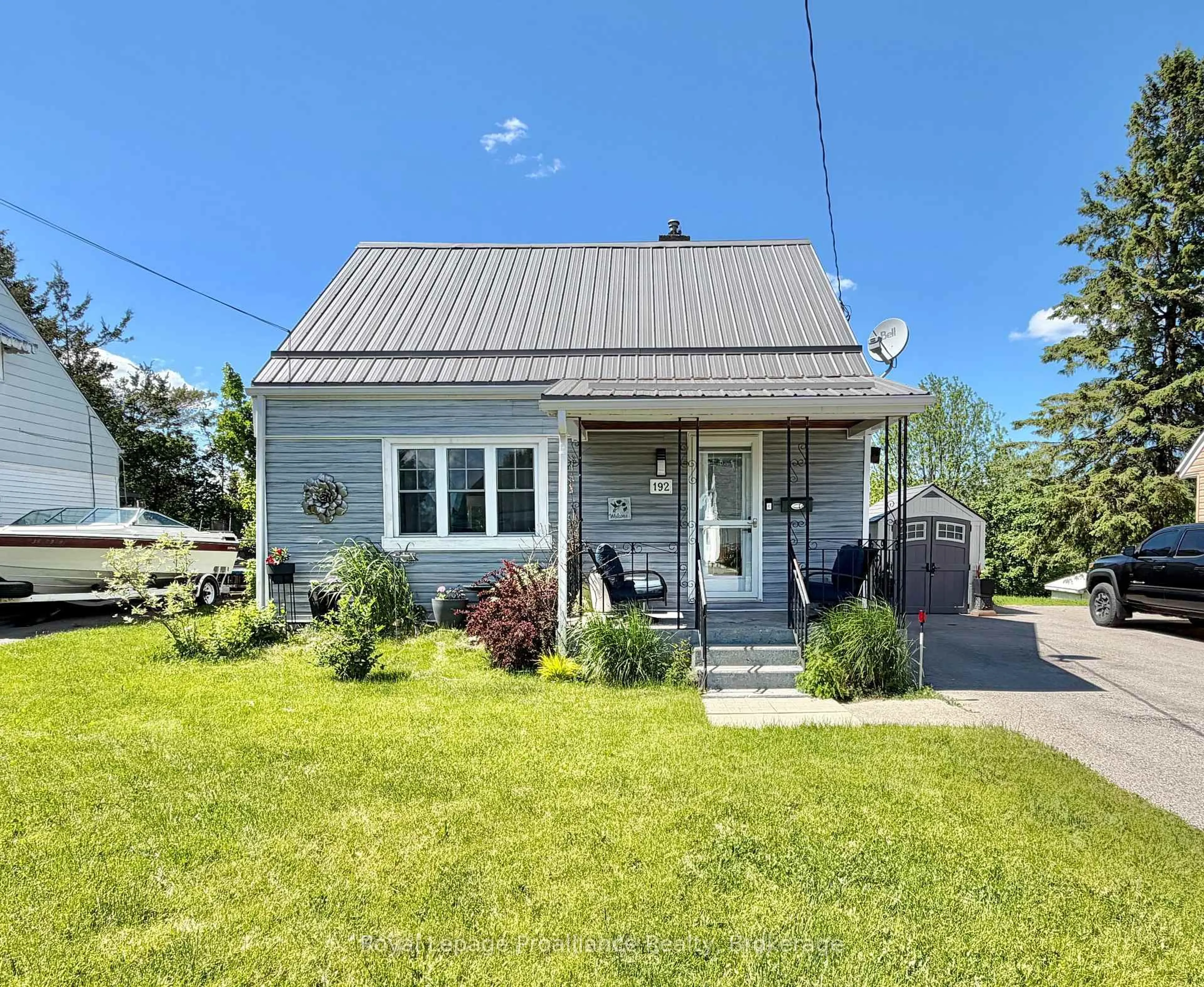 Home with vinyl exterior material, street for 192 Pine St, Belleville Ontario K8N 2N2