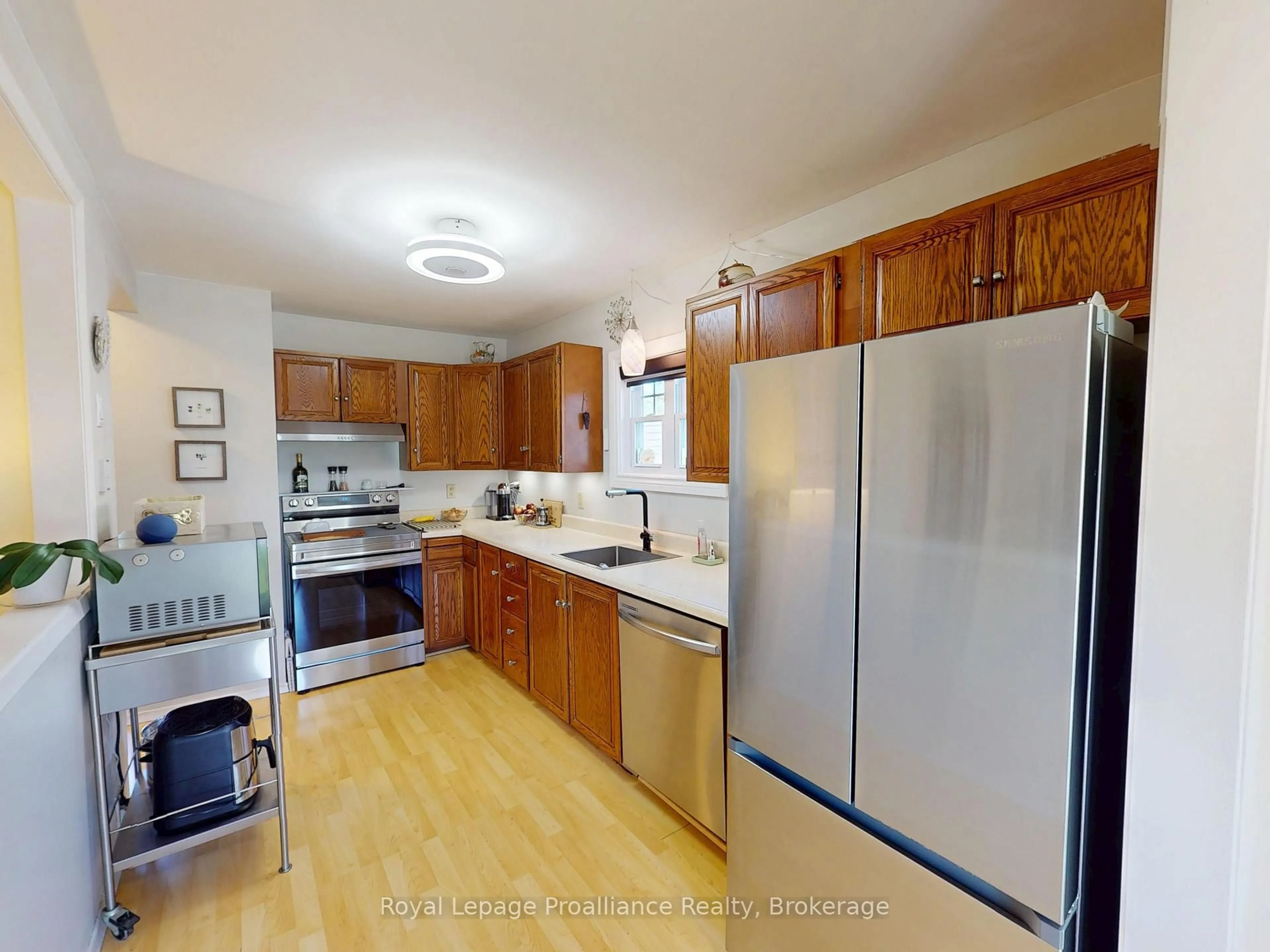 Standard kitchen, unknown for 192 Pine St, Belleville Ontario K8N 2N2