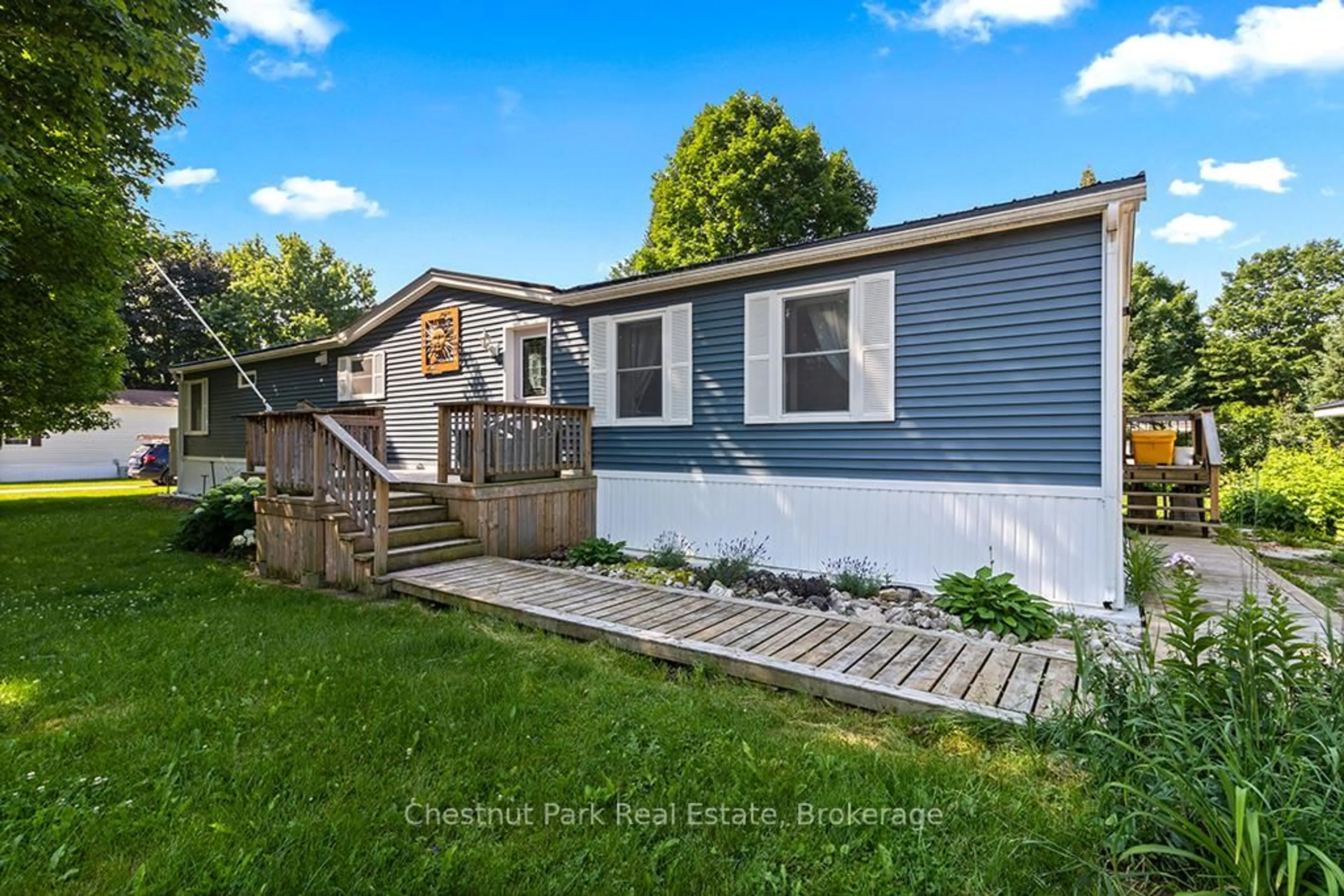 Home with vinyl exterior material, unknown for 684138 Sideroad 30 #MH15, Chatsworth Ontario N0H 1R0
