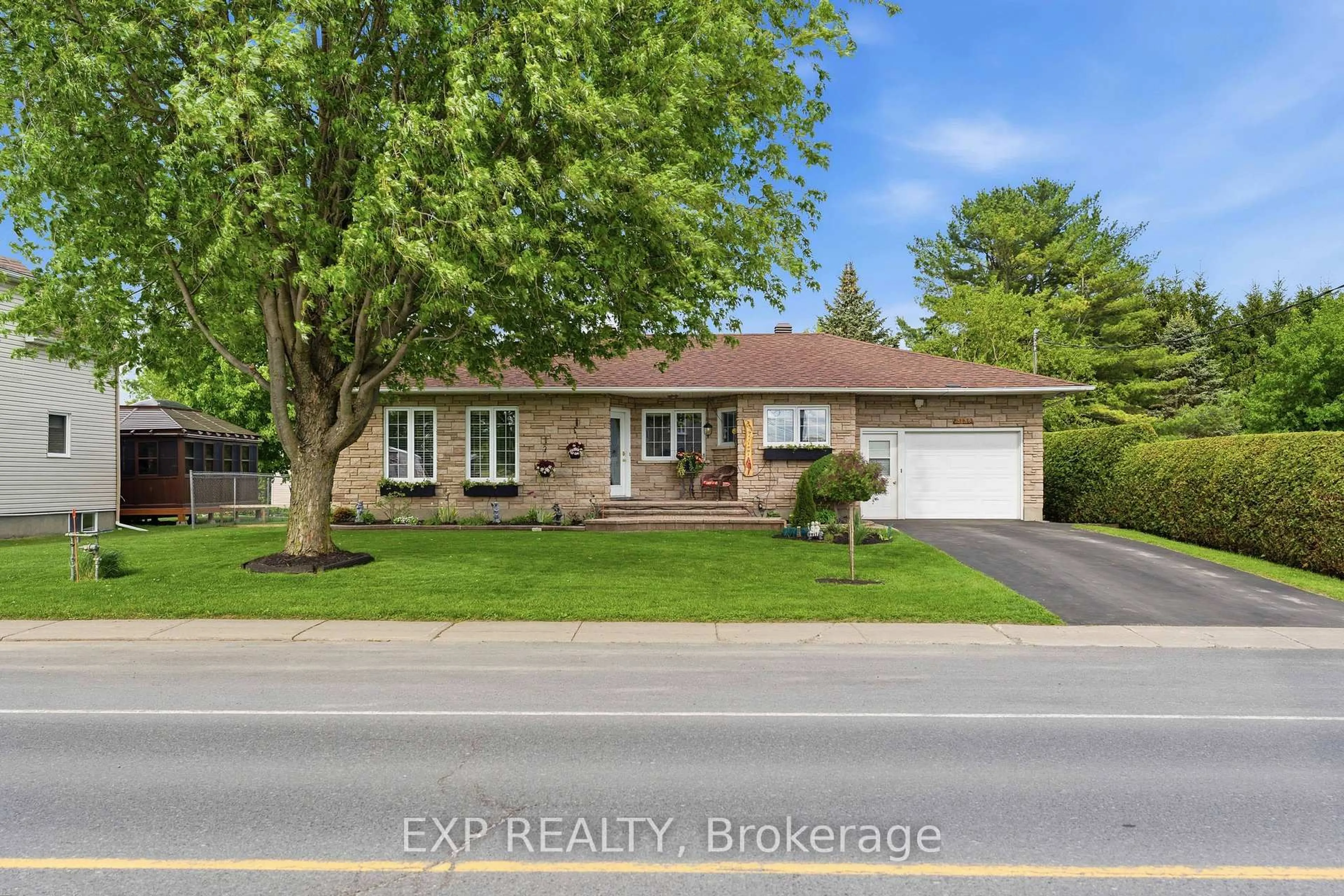 Home with brick exterior material, street for 3135 GENDRON Rd, Clarence-Rockland Ontario K0A 2A0