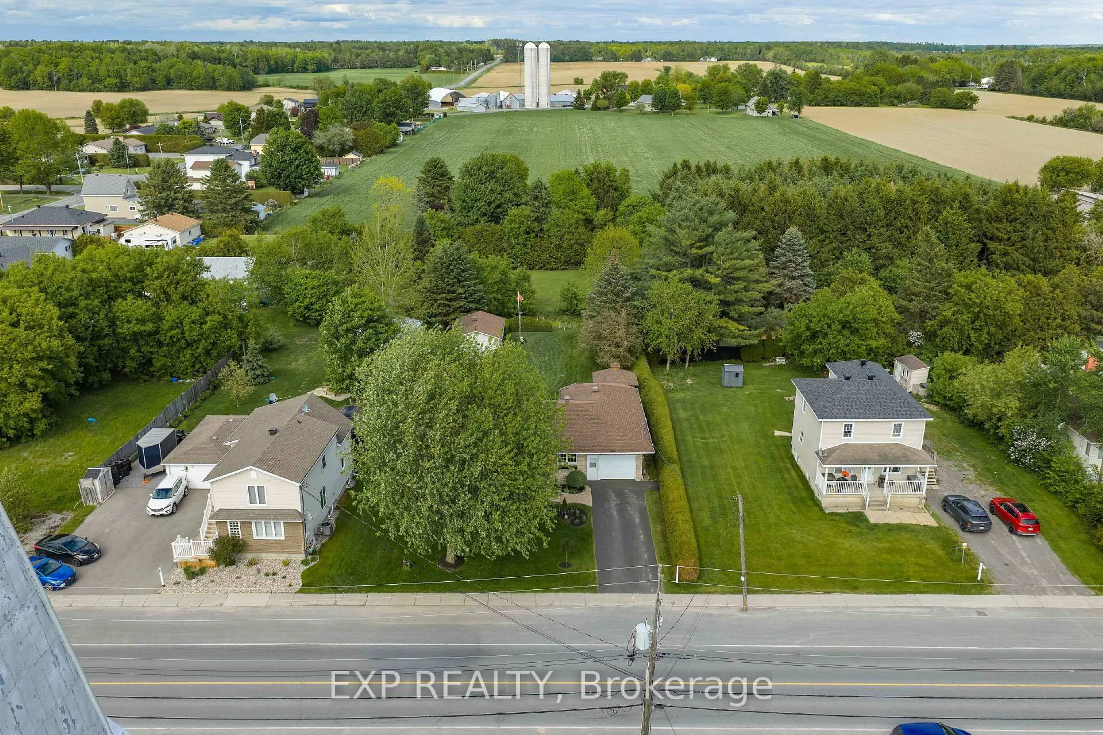 A pic from outside/outdoor area/front of a property/back of a property/a pic from drone, unknown for 3135 GENDRON Rd, Clarence-Rockland Ontario K0A 2A0