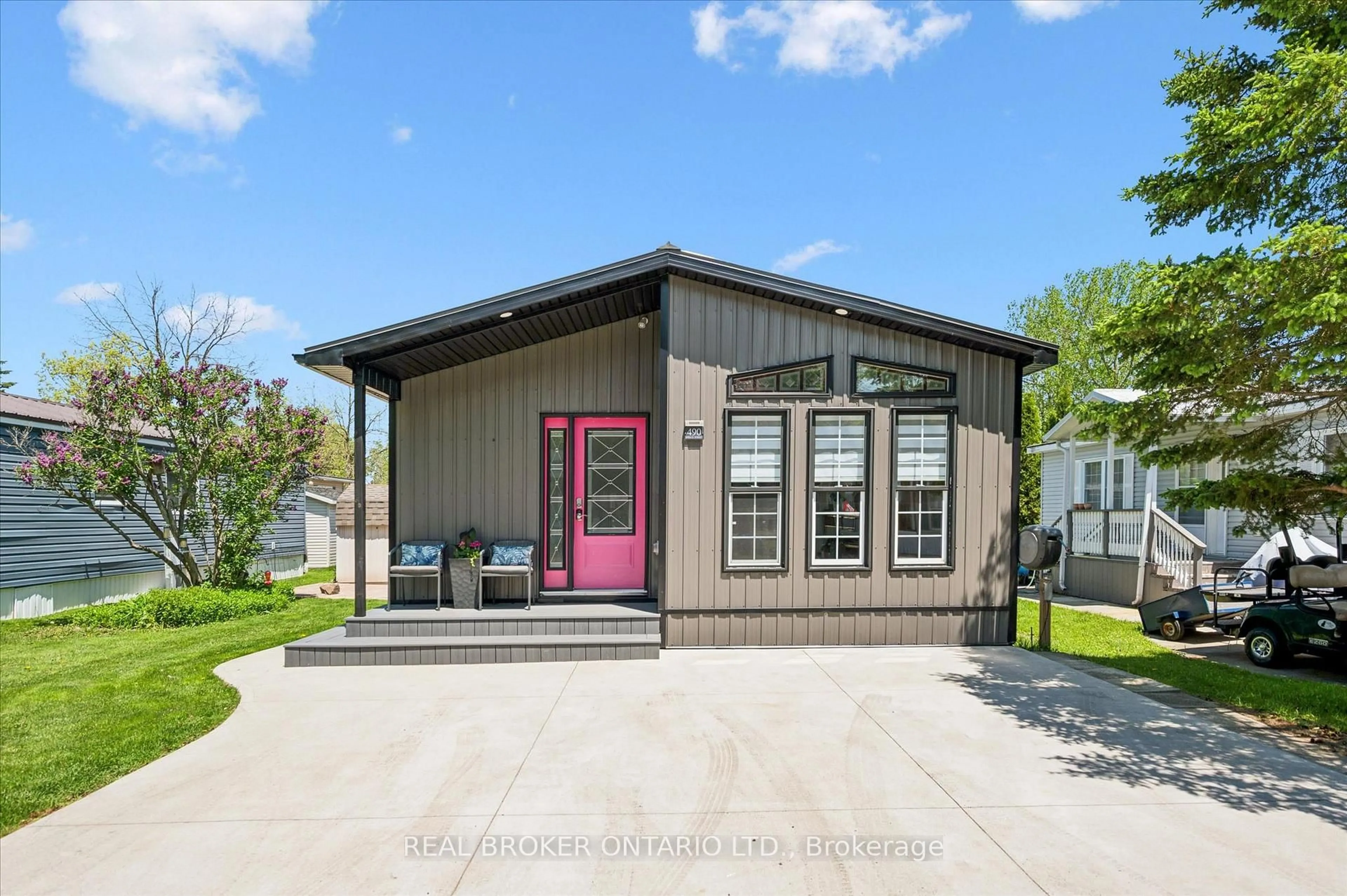 Home with vinyl exterior material, street for 490 Spruce St, Centre Wellington Ontario N1M 2W5