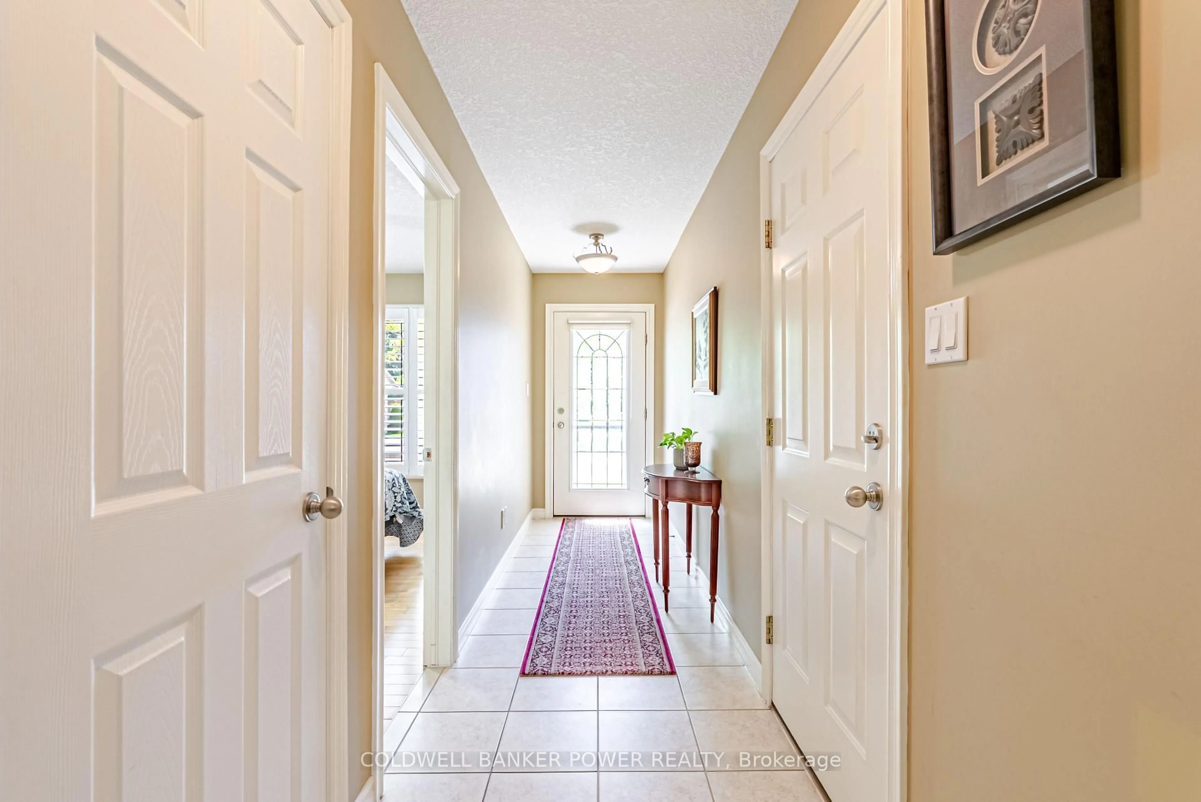 Indoor entryway for 572 Thistlewood Dr #28, London North Ontario N5X 4N6