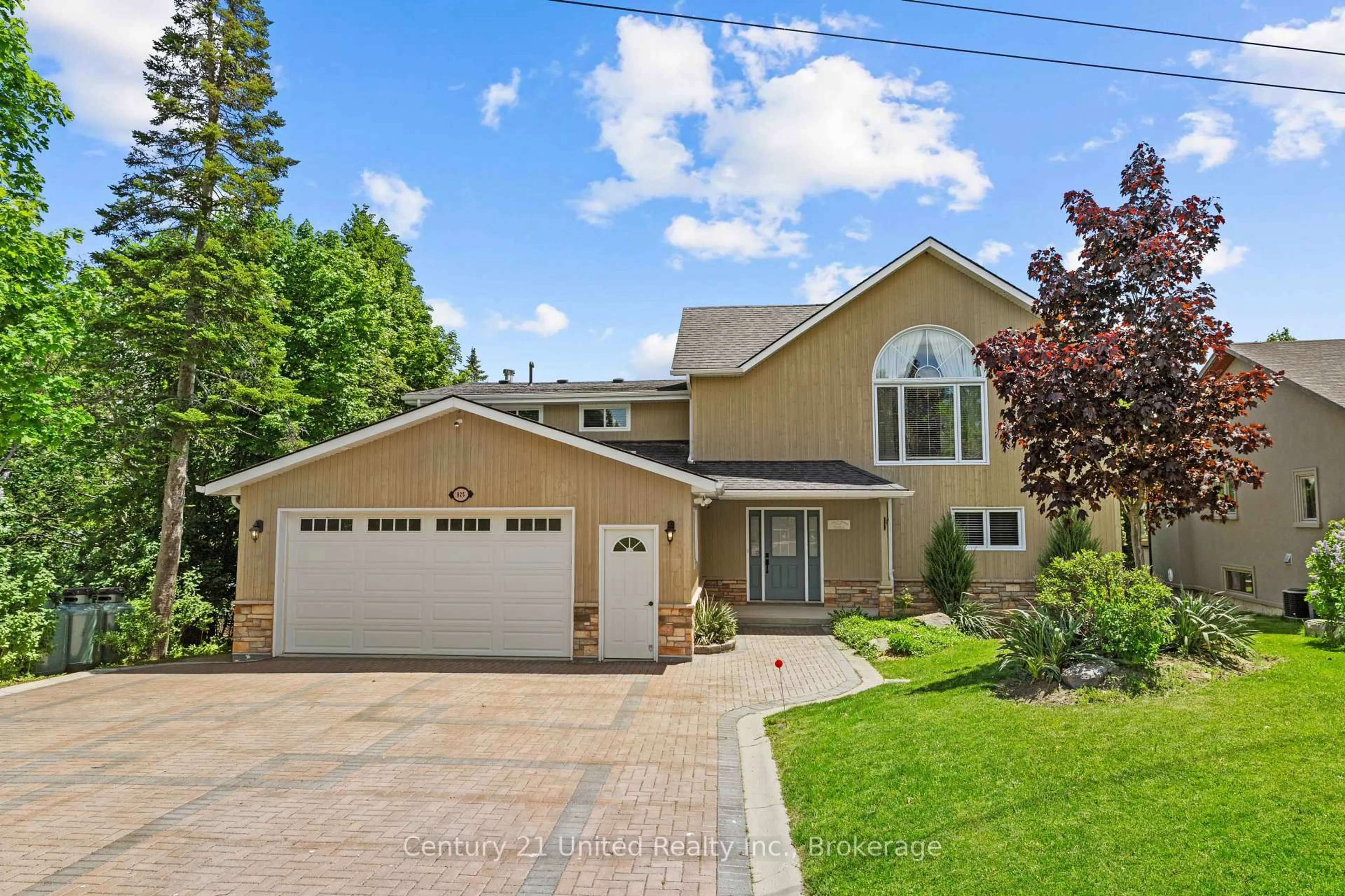 Home with vinyl exterior material, street for 825 Southview Dr, Otonabee-South Monaghan Ontario K0L 1B0