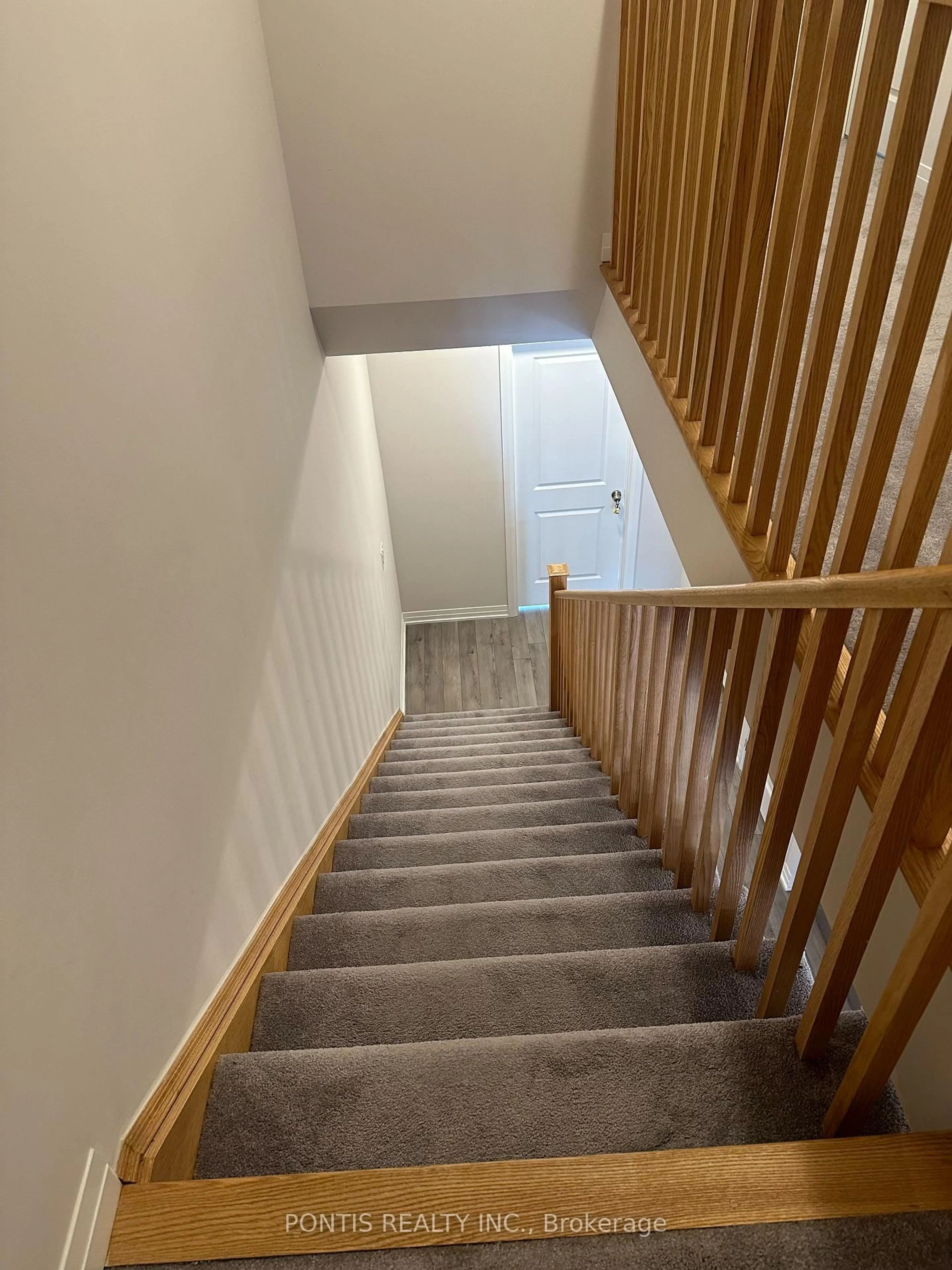 Stairs for 585 Colborne St #304, Brantford Ontario N3S 3M7