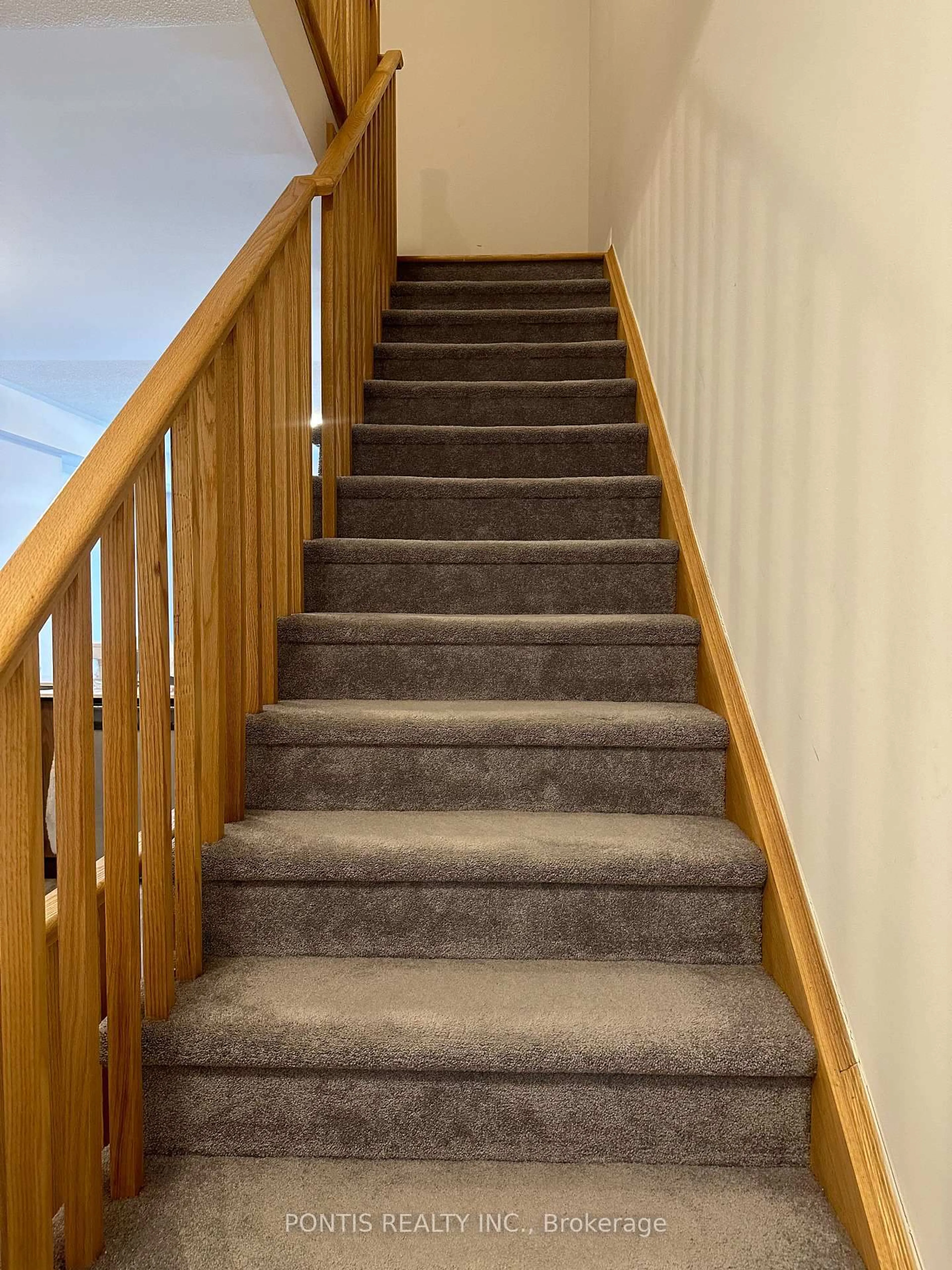 Stairs for 585 Colborne St #304, Brantford Ontario N3S 3M7