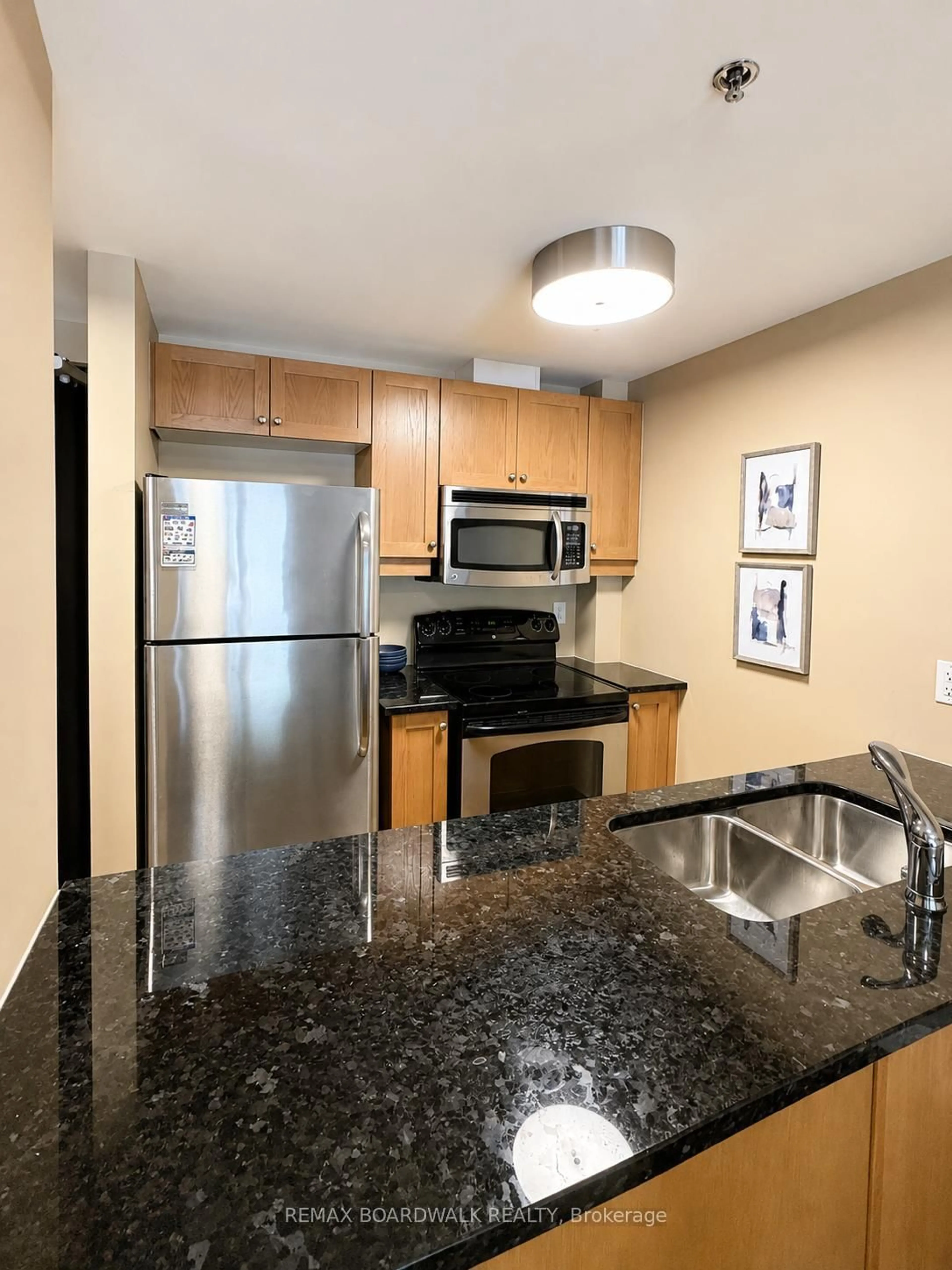 Standard kitchen, unknown for 323 winona Ave #306, Ottawa Ontario K1Z 5H3