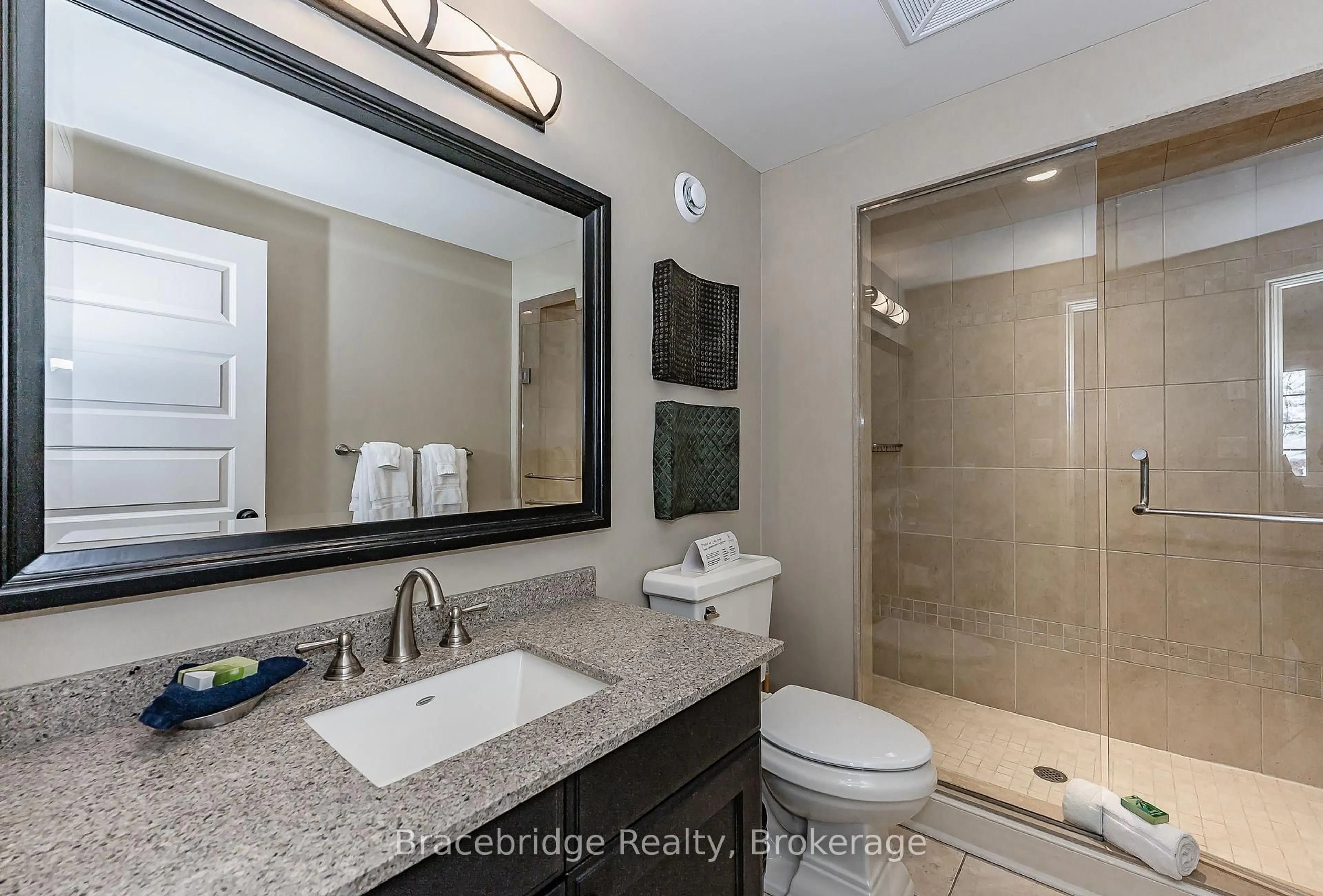 Standard bathroom, ceramic/tile floor for 3876 Muskoka Rd 118 Highway #Sandfield 3 W3, Muskoka Lakes Ontario P0B 1J0