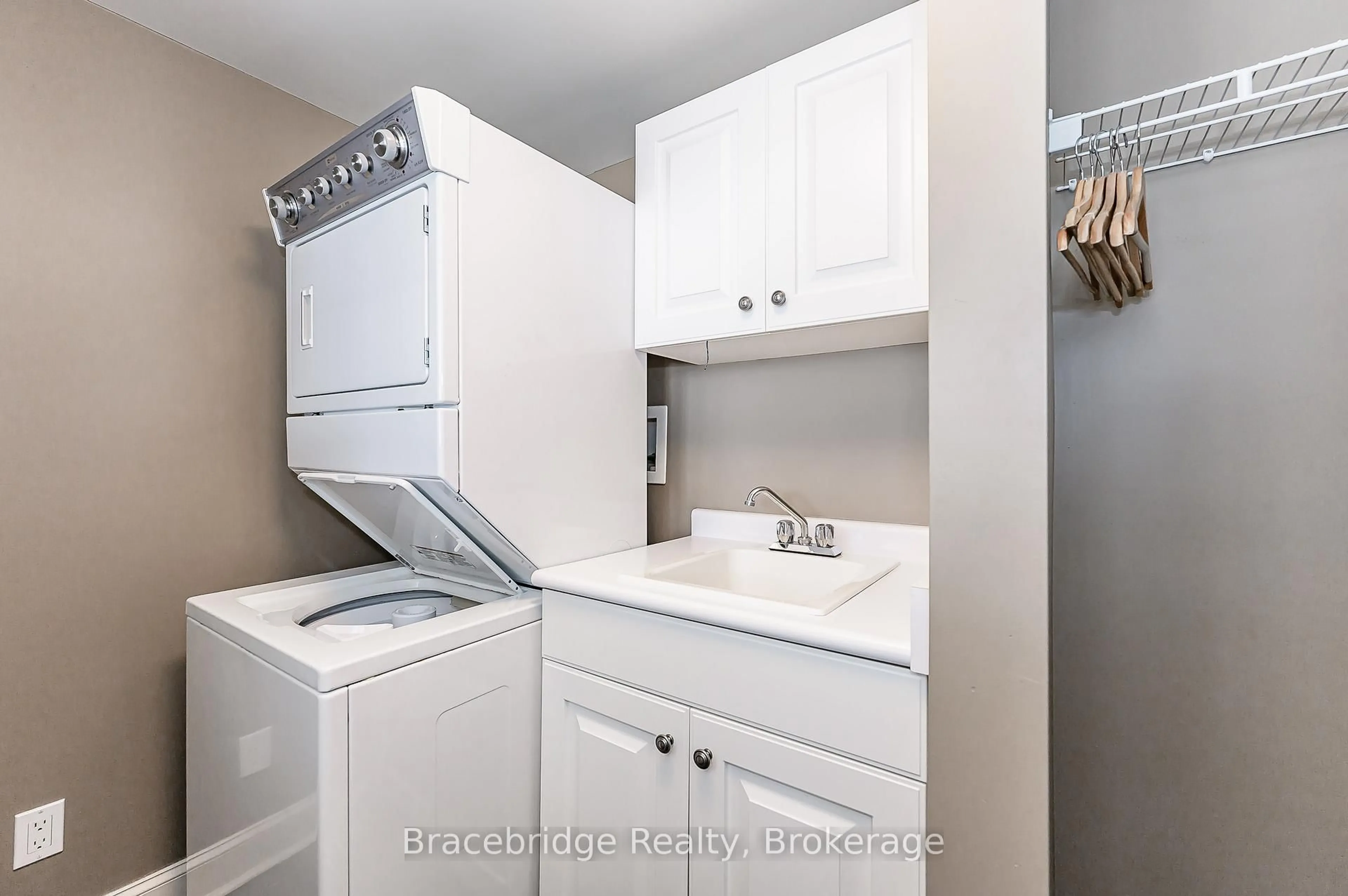 Laundry room for 3876 Muskoka Rd 118 Highway #Sandfield 3 W3, Muskoka Lakes Ontario P0B 1J0