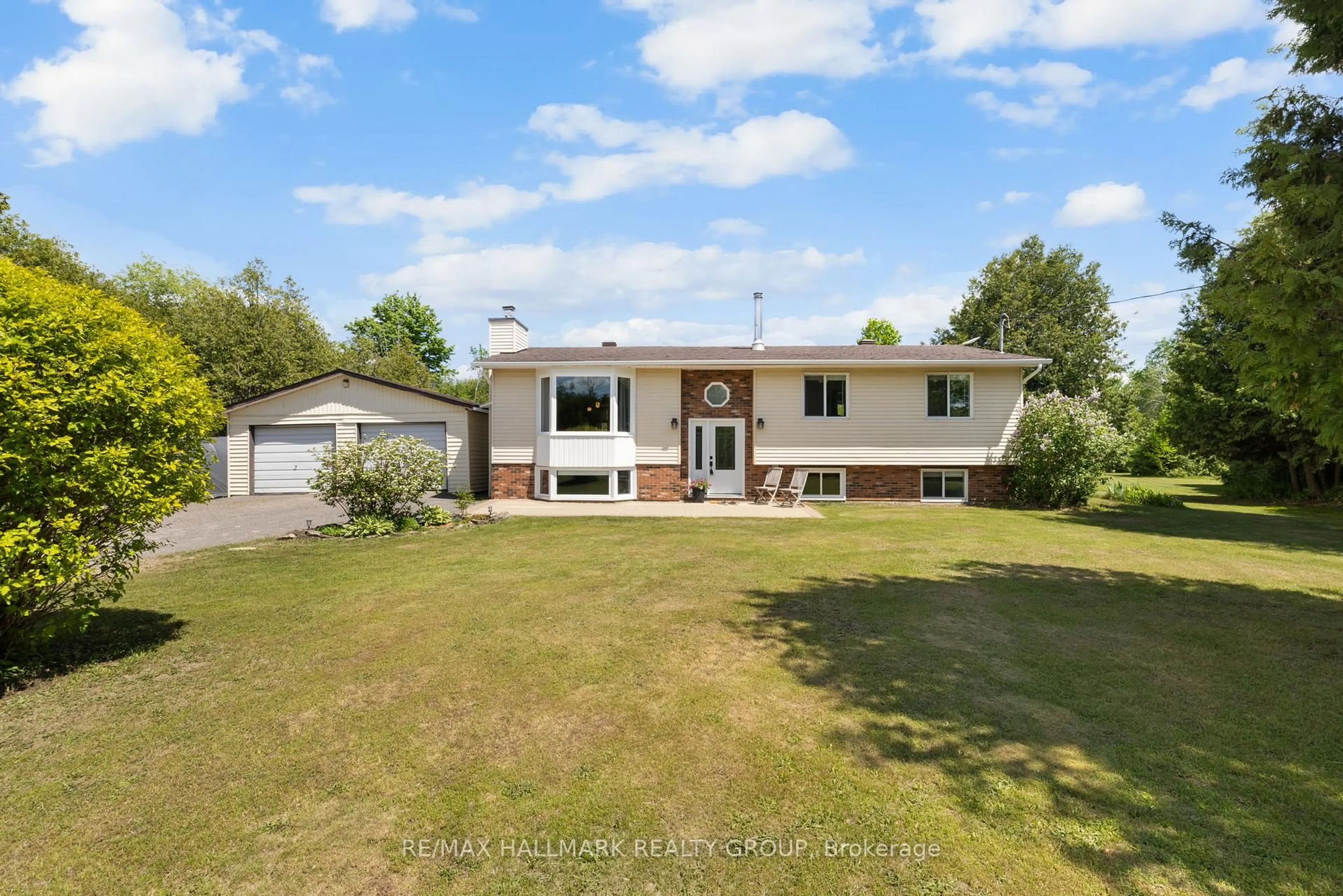 A pic from outside/outdoor area/front of a property/back of a property/a pic from drone, unknown for 645 Code Dr, Smiths Falls Ontario K7A 4S6