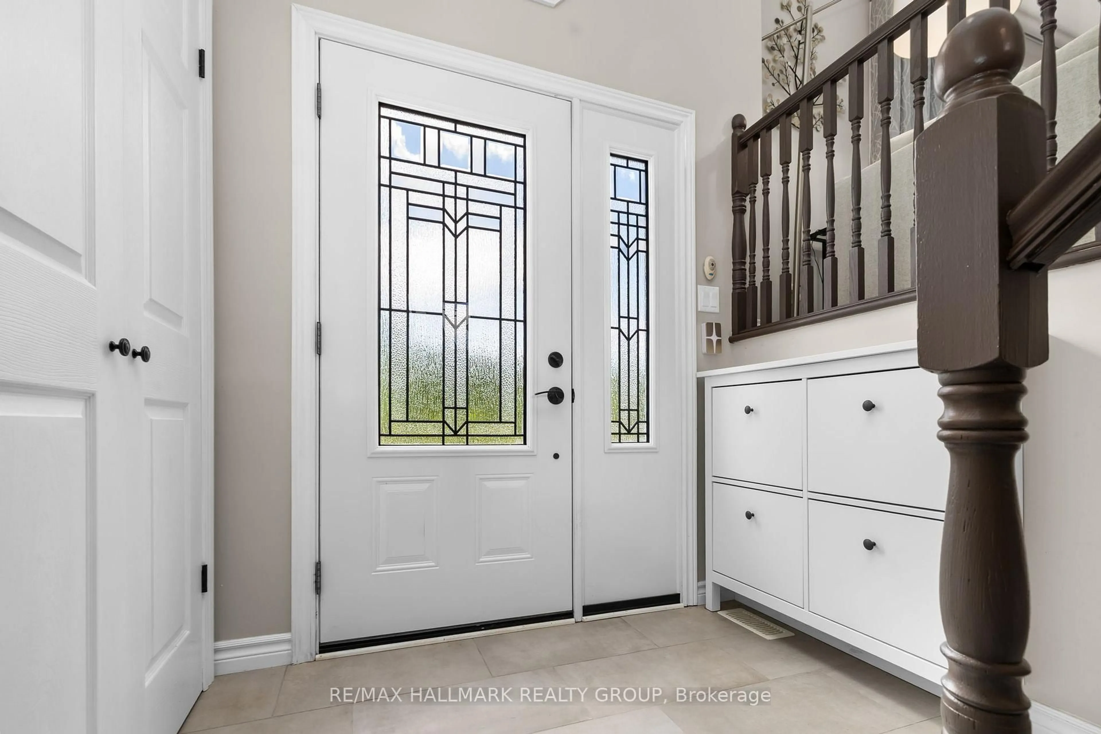 Indoor entryway for 645 Code Dr, Smiths Falls Ontario K7A 4S6