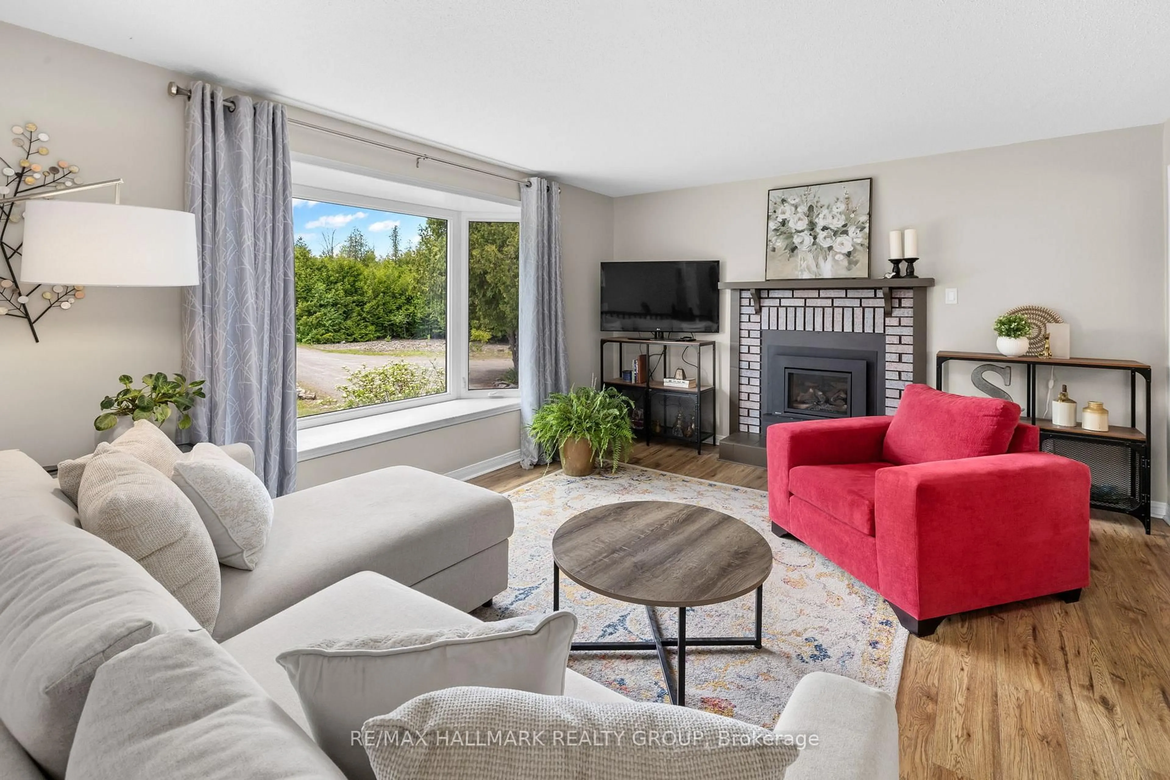 Living room with furniture, unknown for 645 Code Dr, Smiths Falls Ontario K7A 4S6