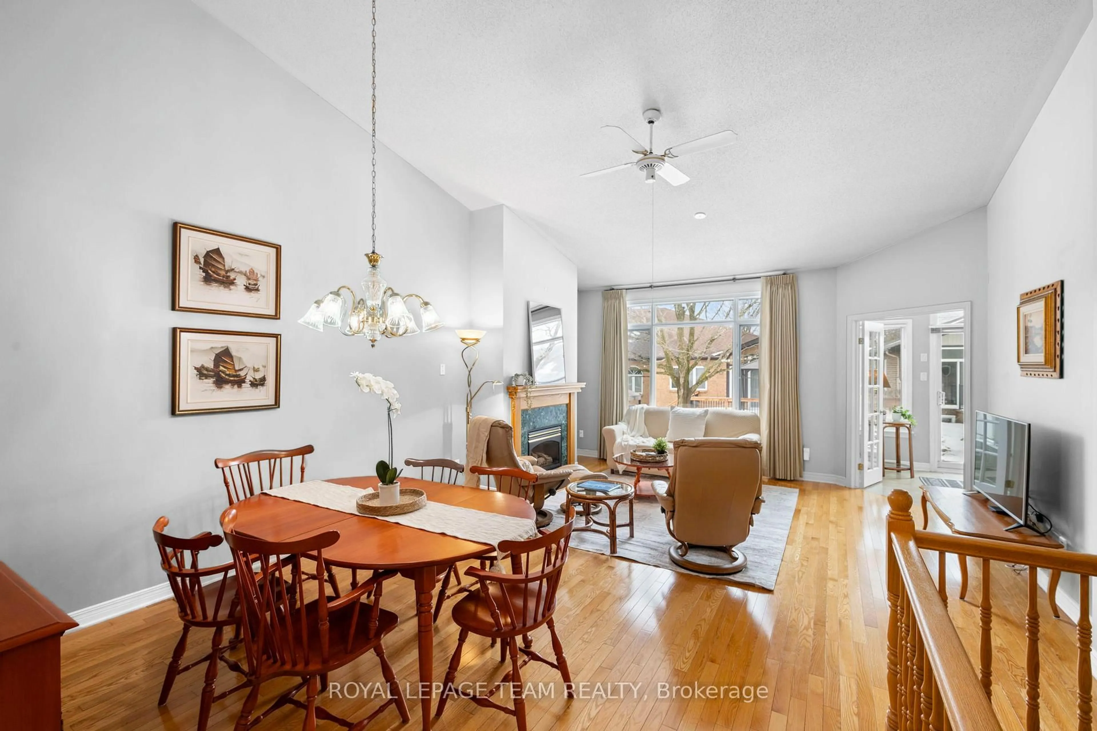 Dining room, wood/laminate floor for 56 Coulson Crt, Ottawa Ontario K2K 2X9