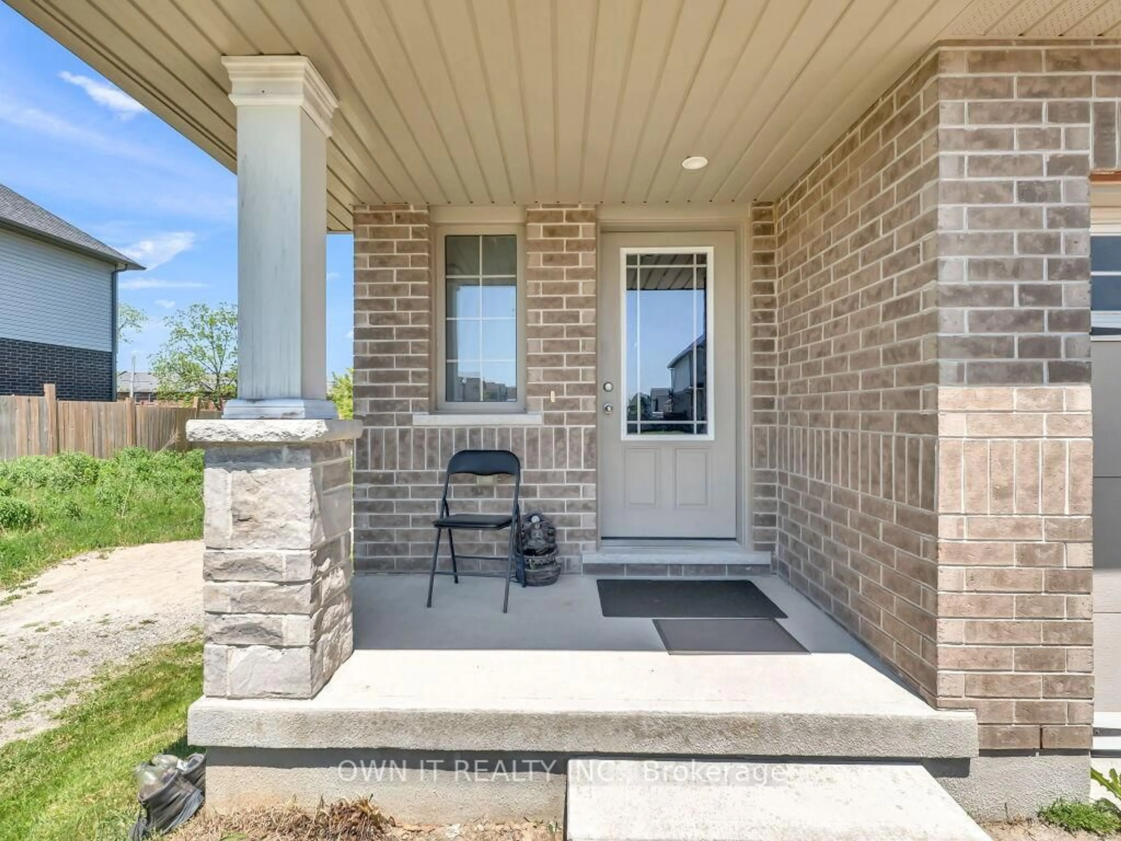 Indoor entryway for 1192 Caen Ave, Woodstock Ontario N4T 0G3
